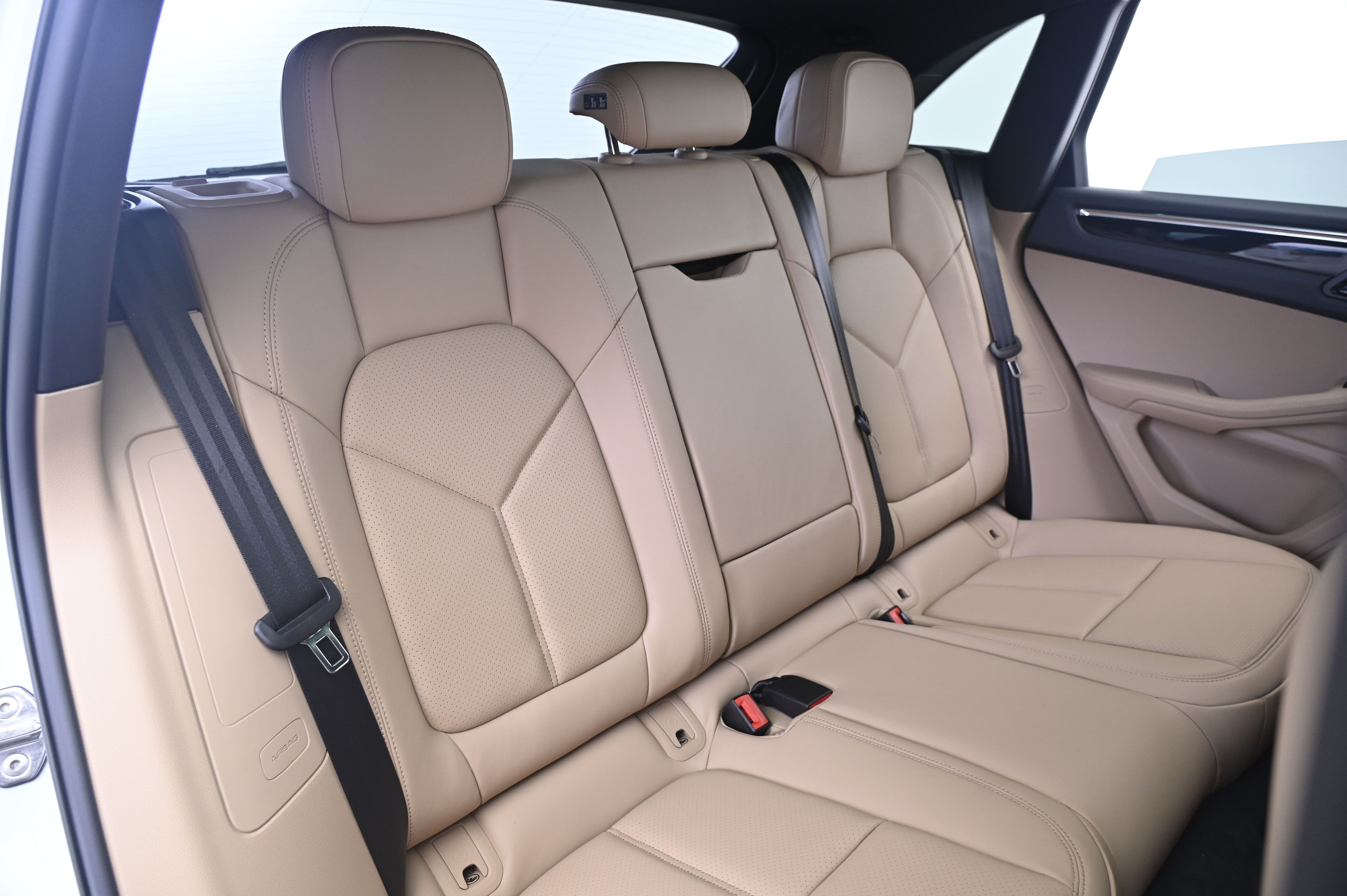 Thumbnail: 2026 Porsche Macan - 19