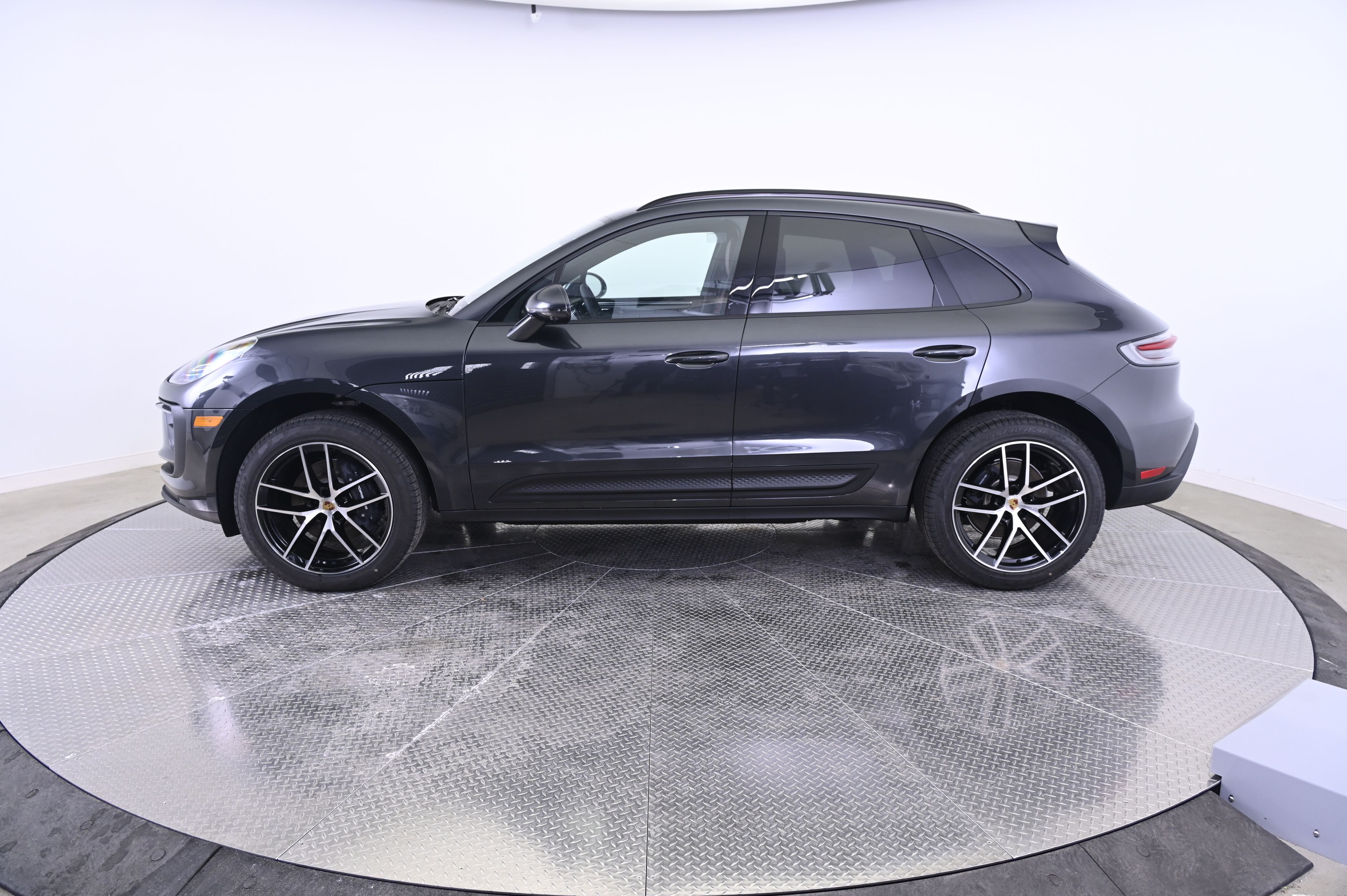 Thumbnail: 2026 Porsche Macan - 2