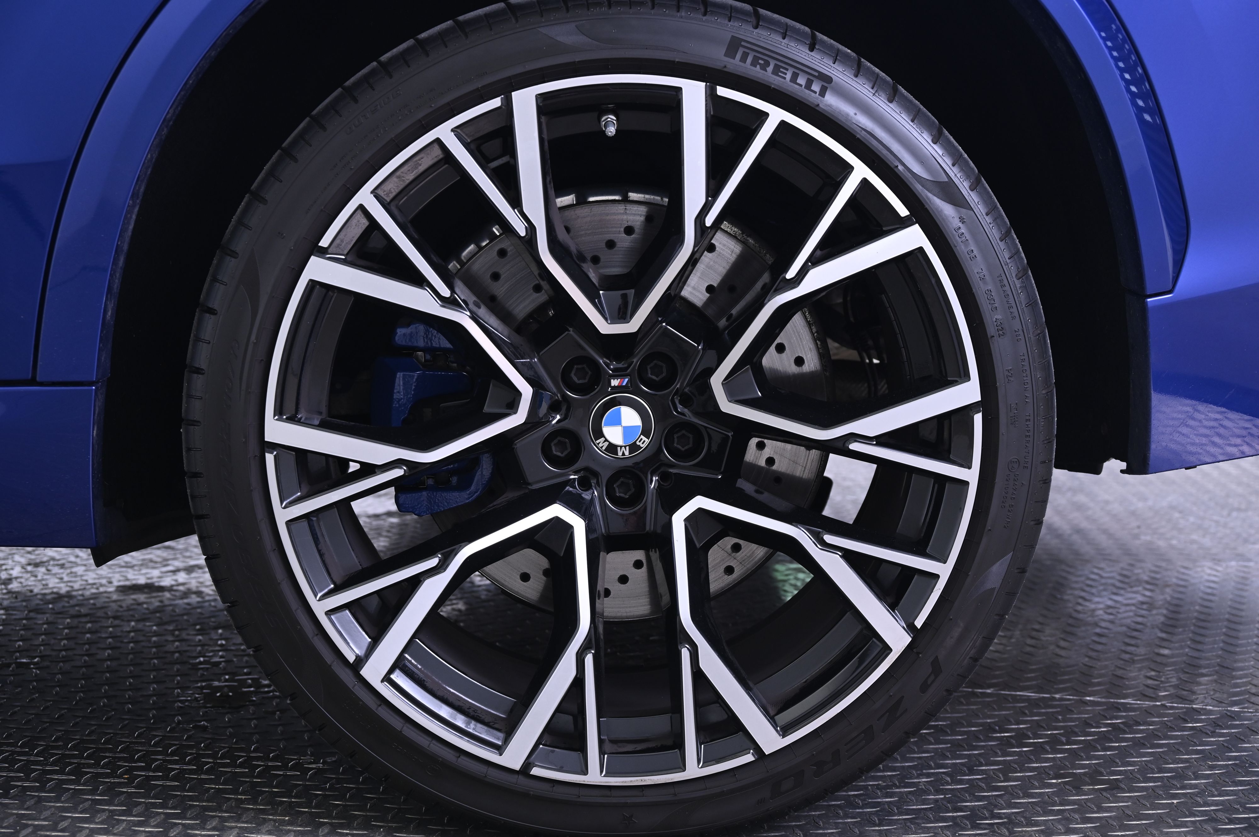 Thumbnail: 2022 BMW X5 - 12
