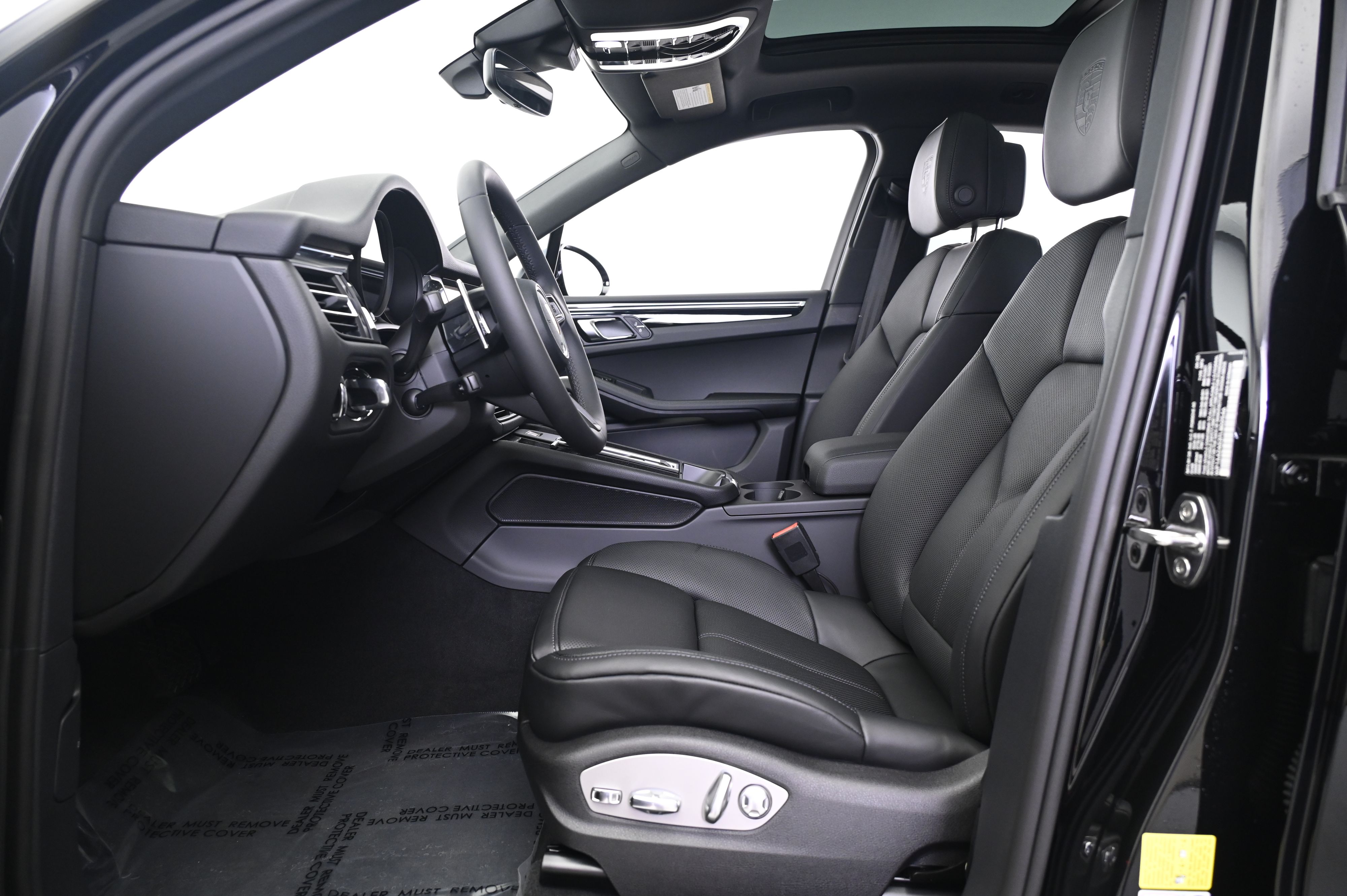 Thumbnail: 2026 Porsche Macan - 29