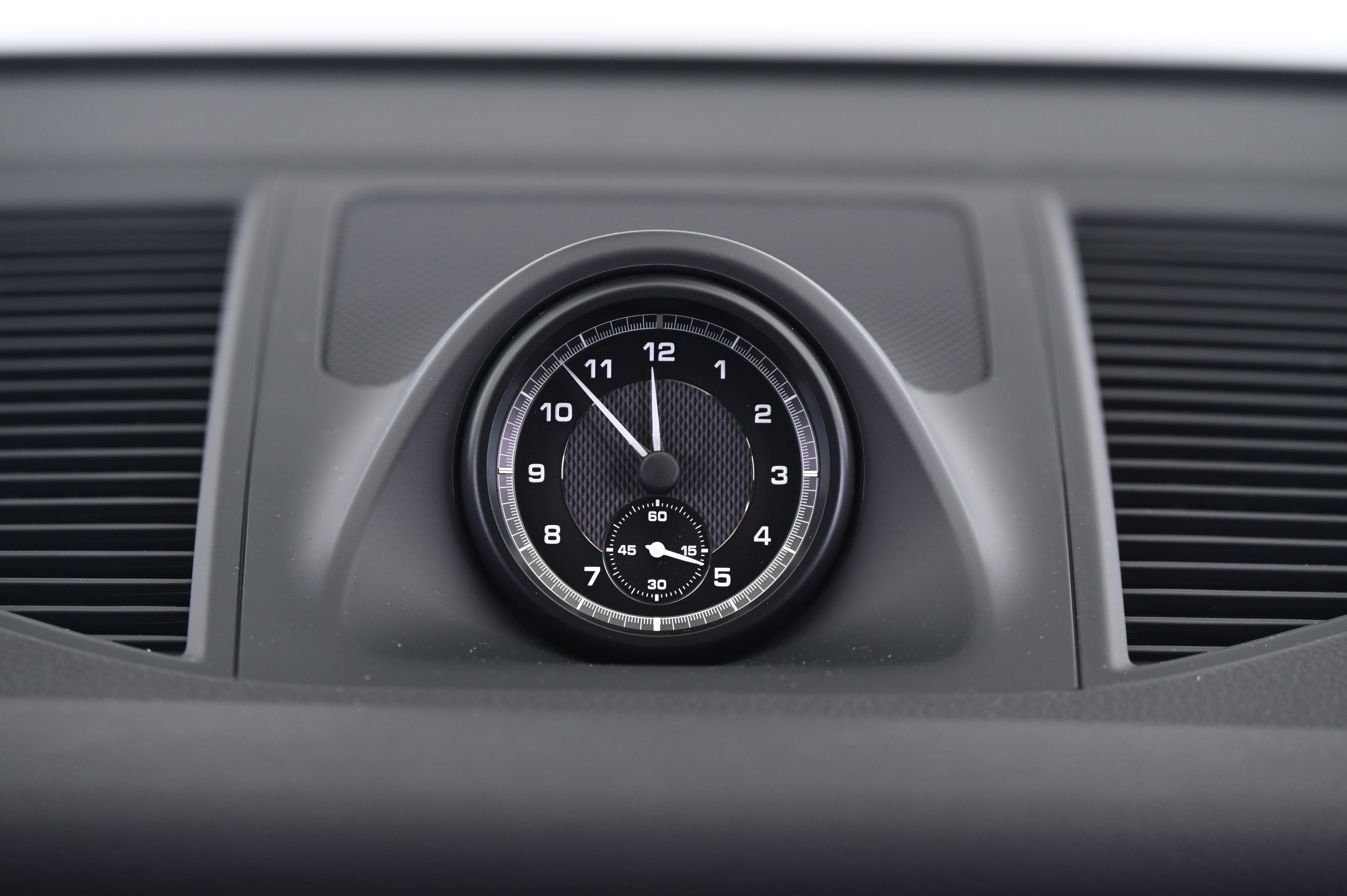 Thumbnail: 2026 Porsche Macan - 32