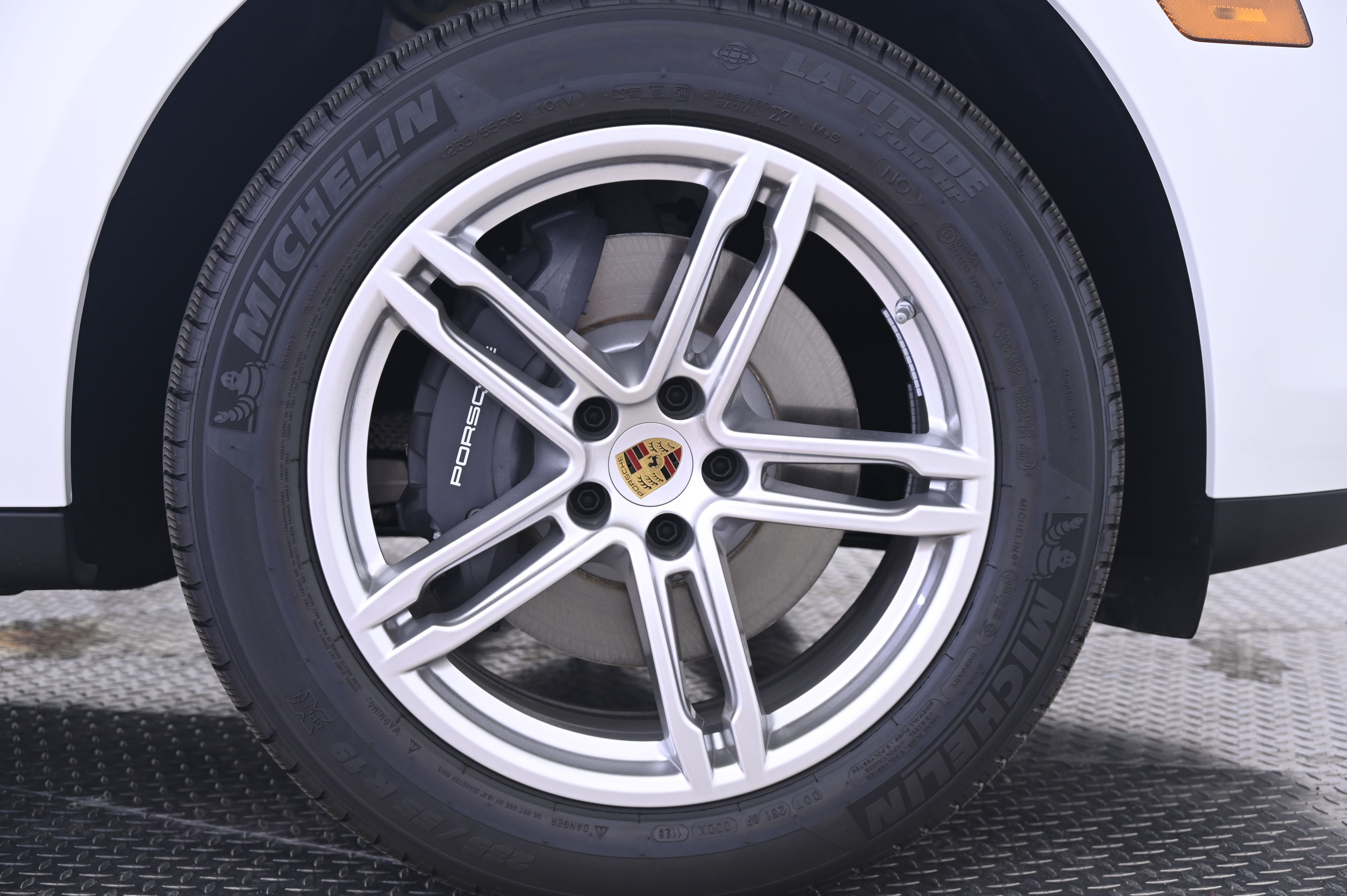 Thumbnail: 2026 Porsche Macan - 14