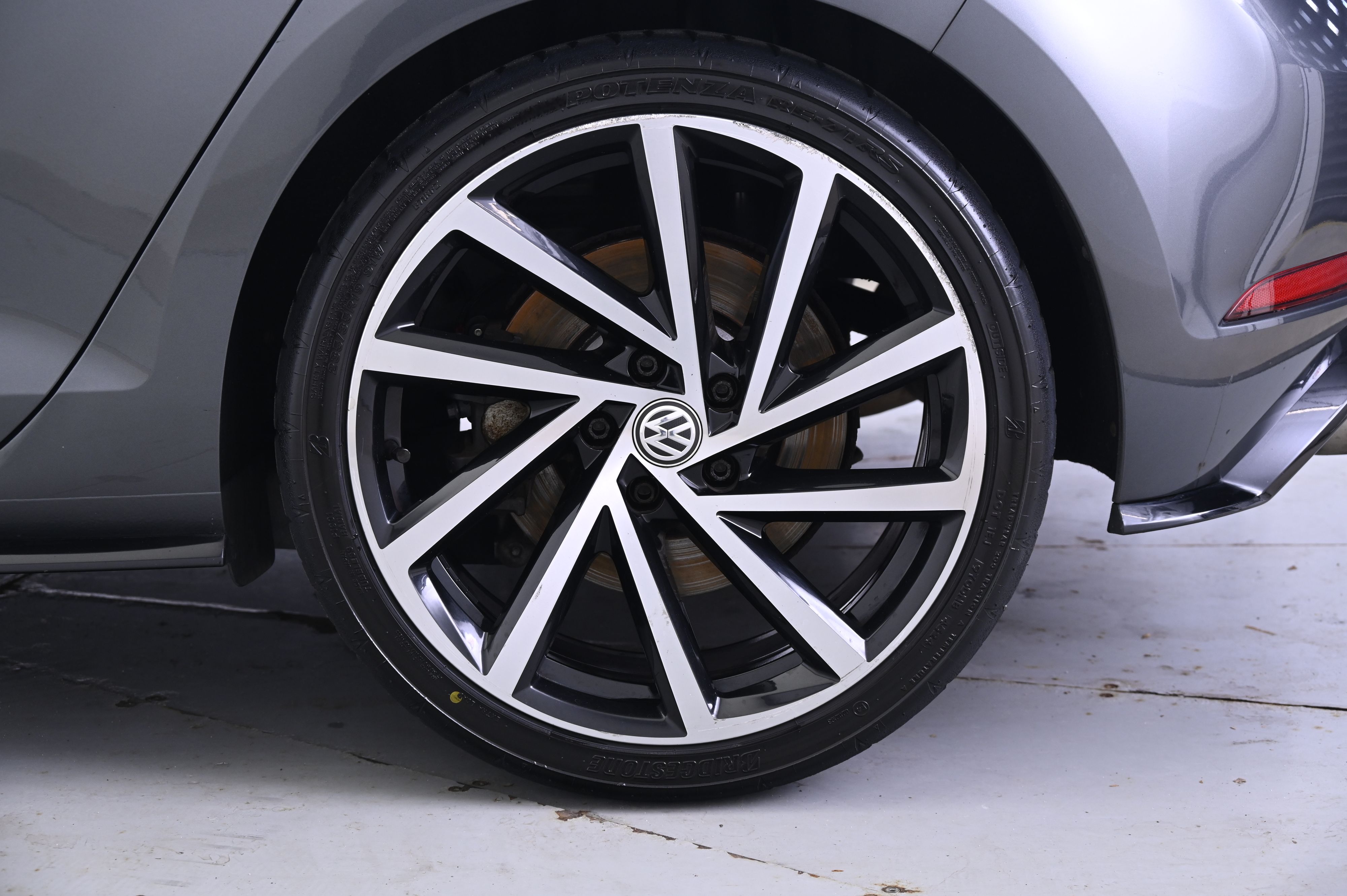 Thumbnail: 2018 Volkswagen Golf - 12