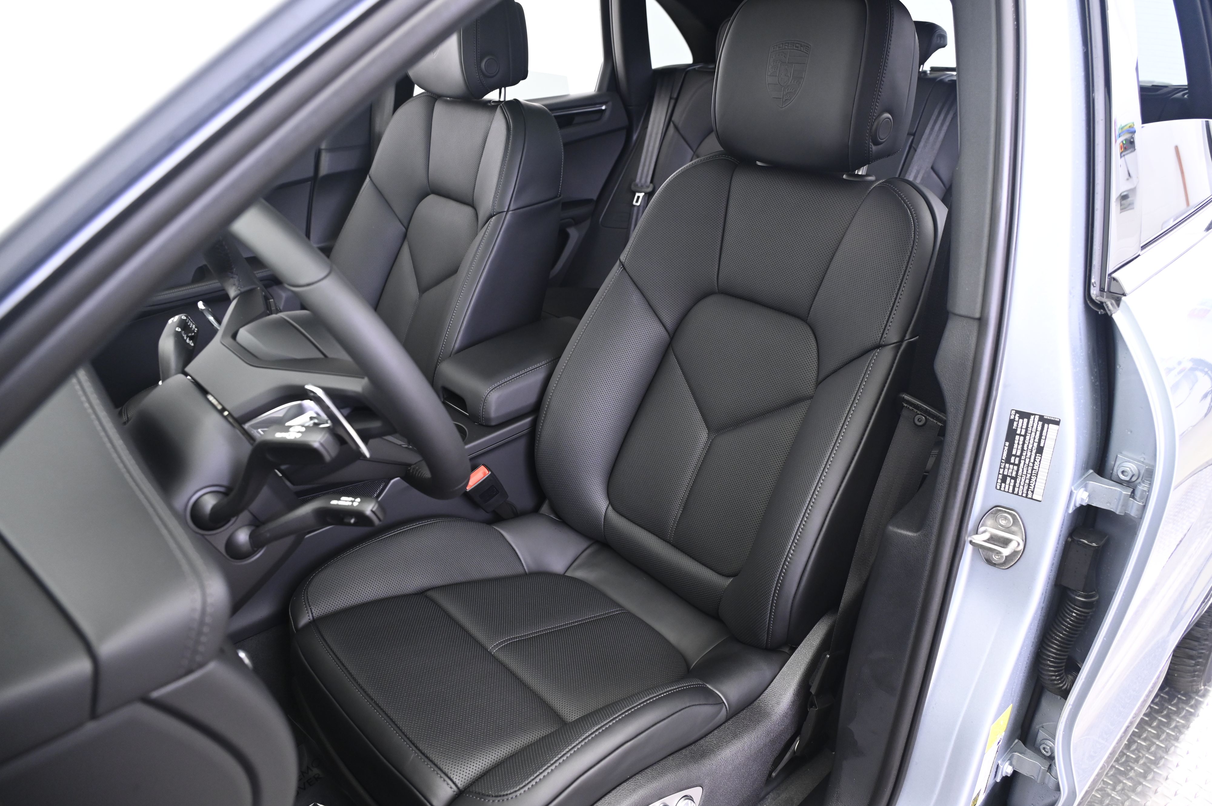 Thumbnail: 2026 Porsche Macan - 30