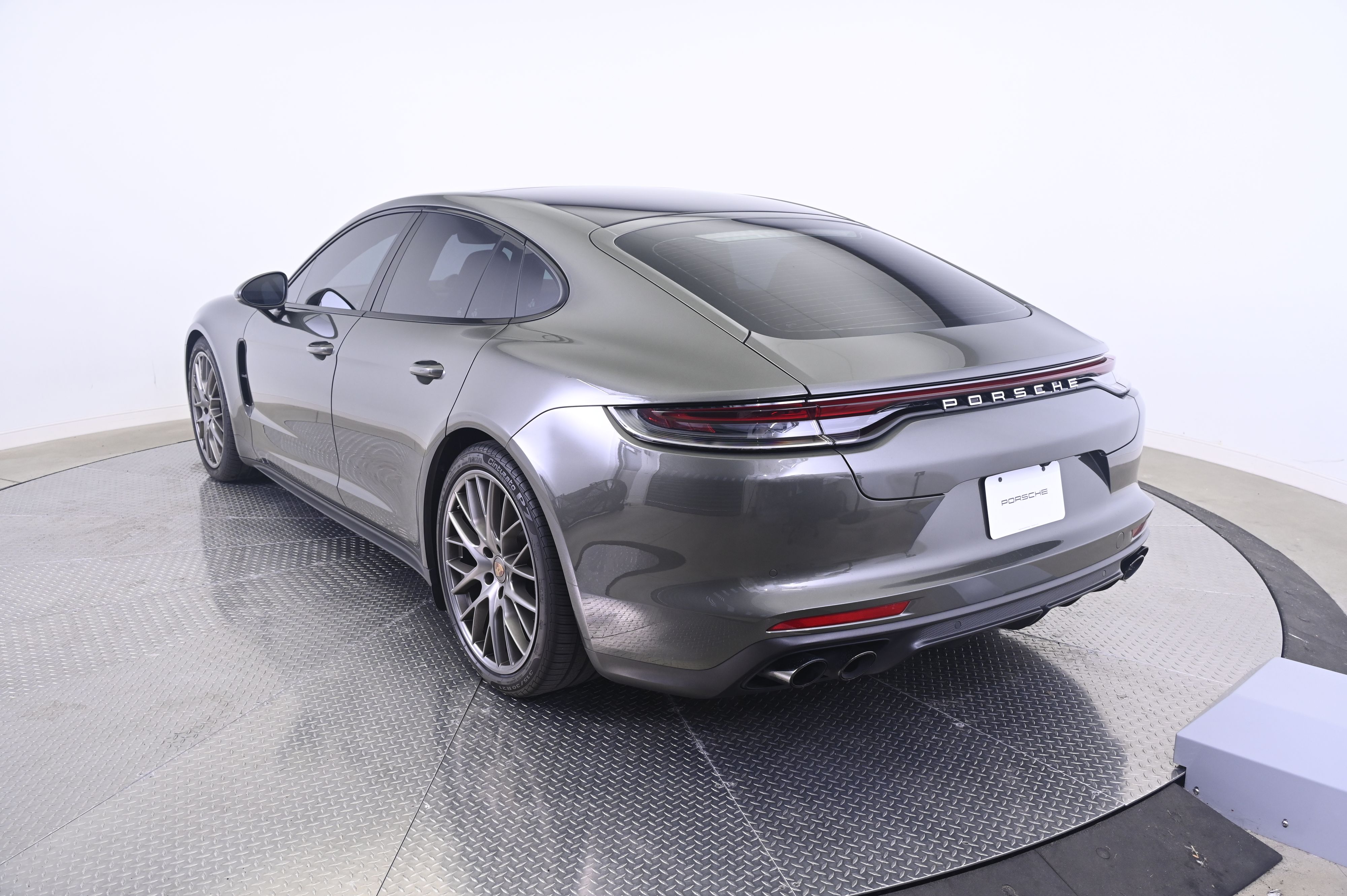 Thumbnail: 2023 Porsche Panamera - 3