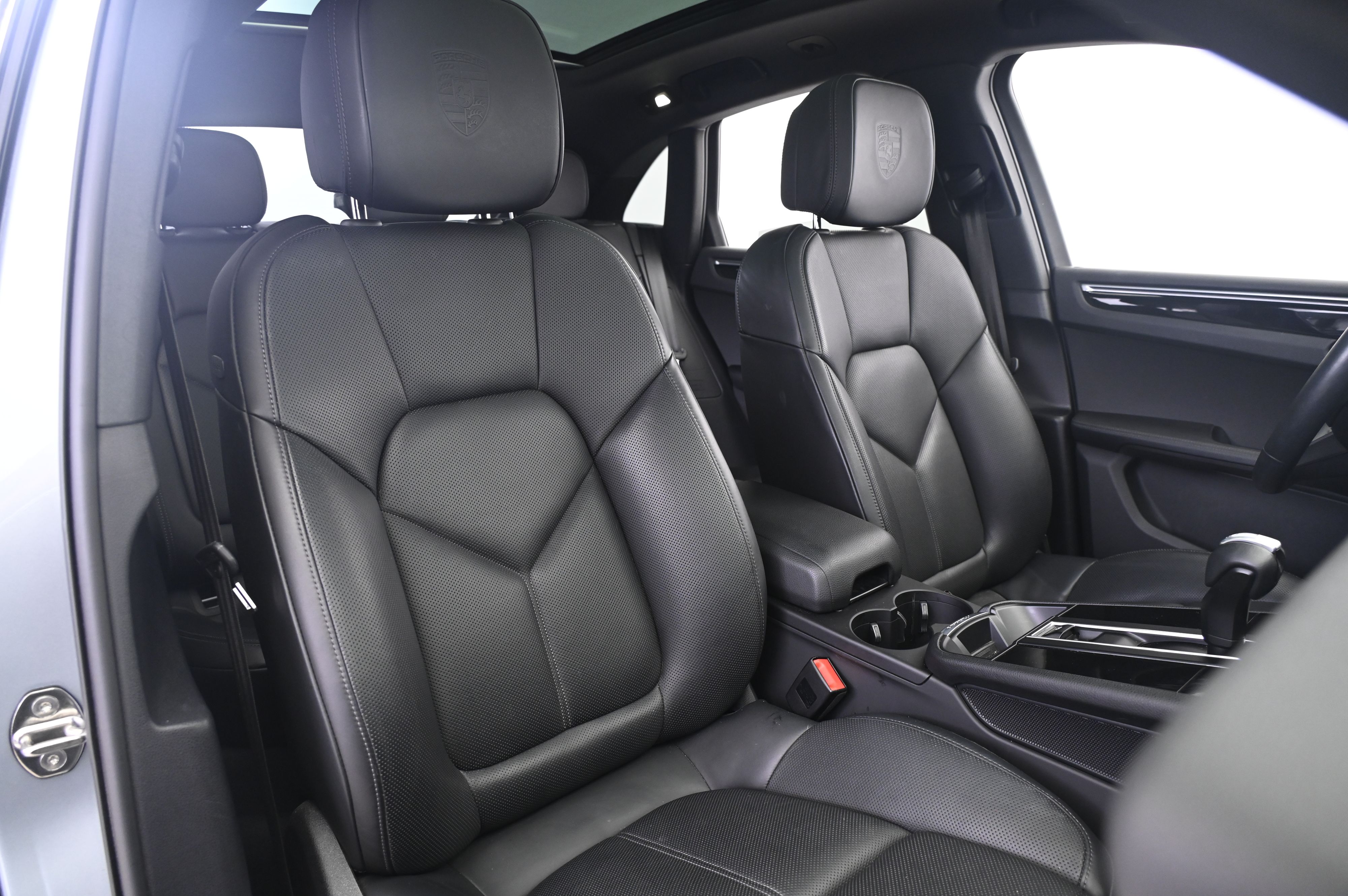 Thumbnail: 2023 Porsche Macan - 24