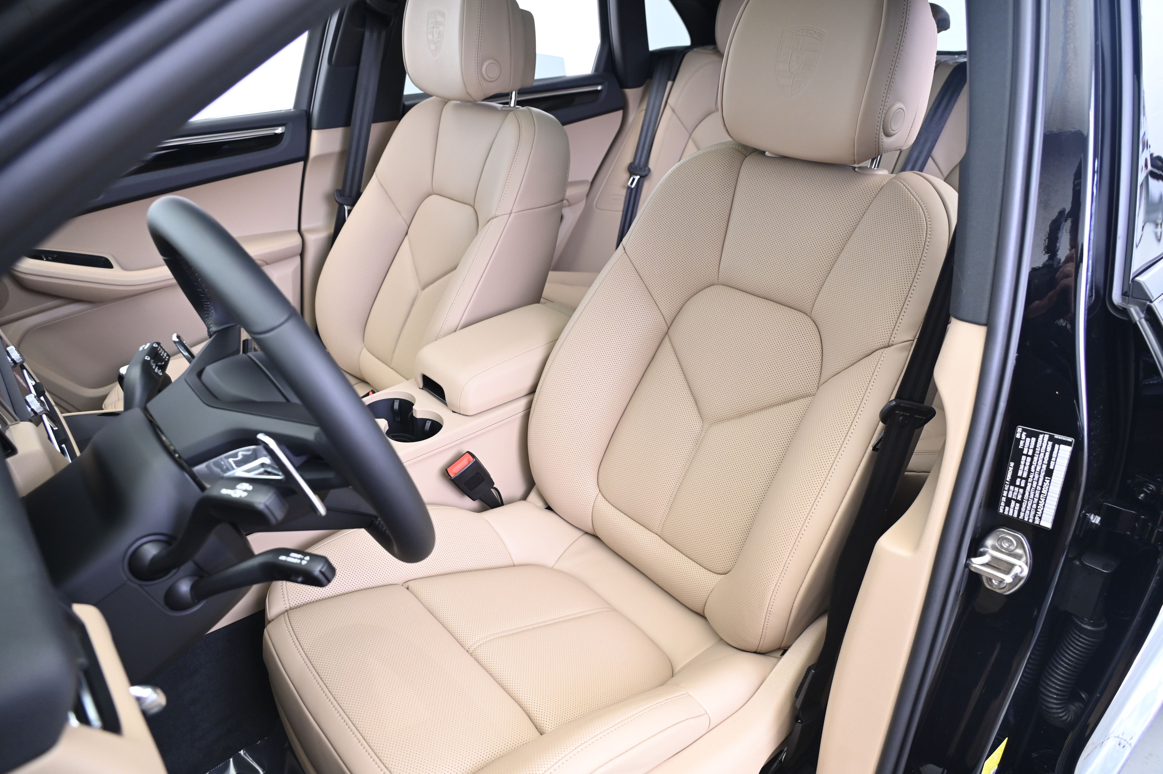 Thumbnail: 2026 Porsche Macan - 30