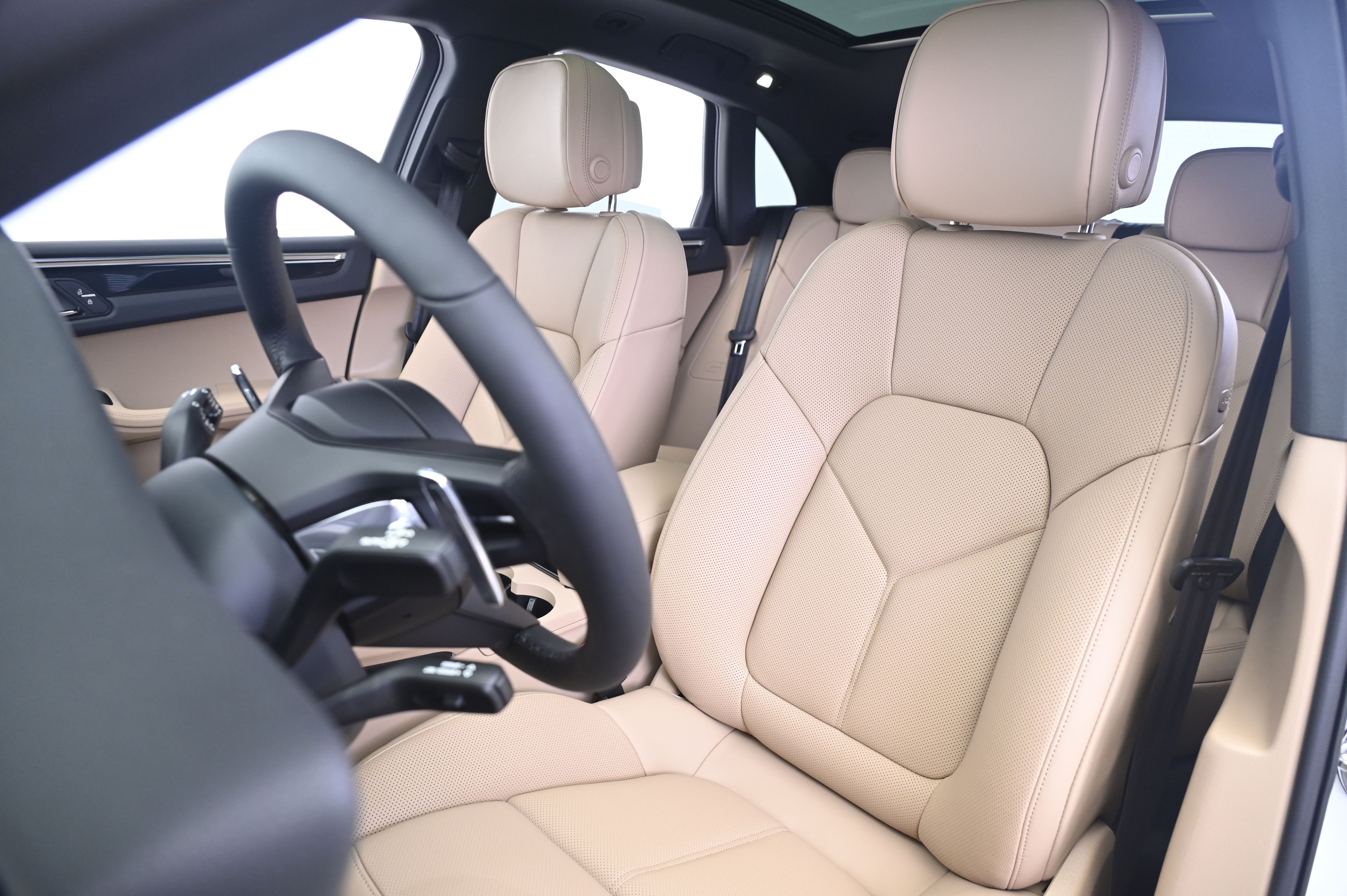 Thumbnail: 2026 Porsche Macan - 5