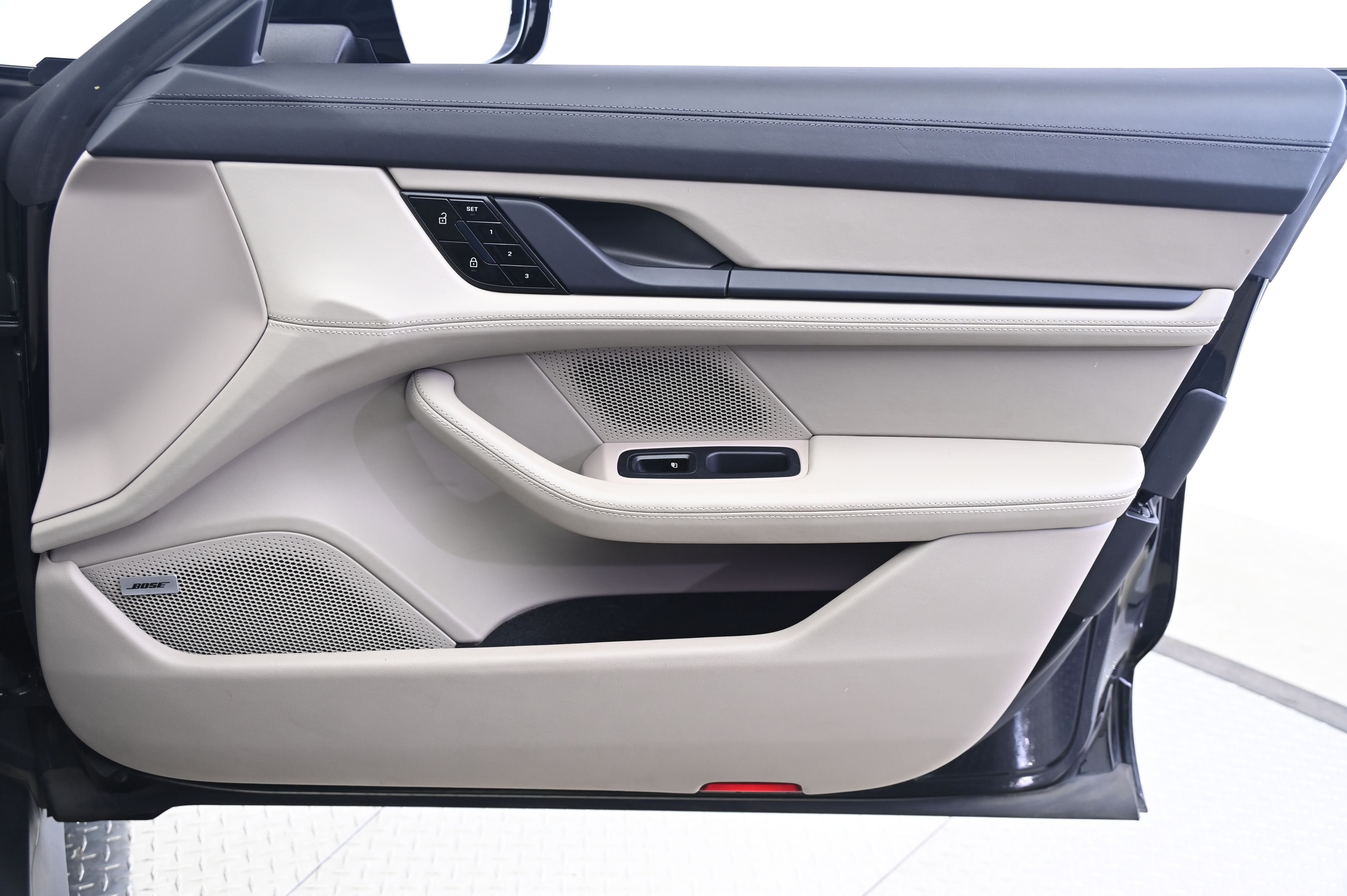 Thumbnail: 2020 Porsche Taycan - 21