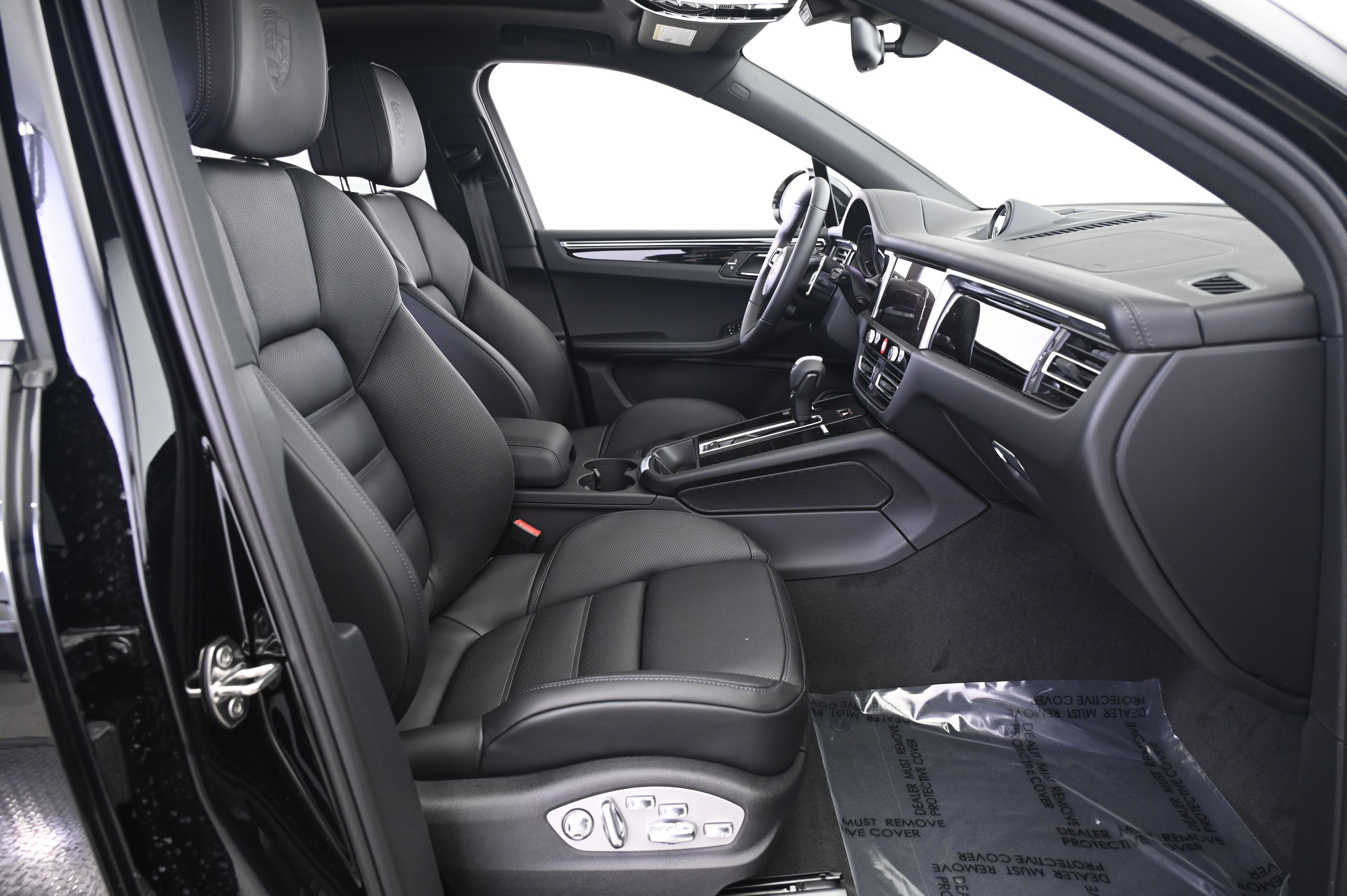 Thumbnail: 2026 Porsche Macan - 23