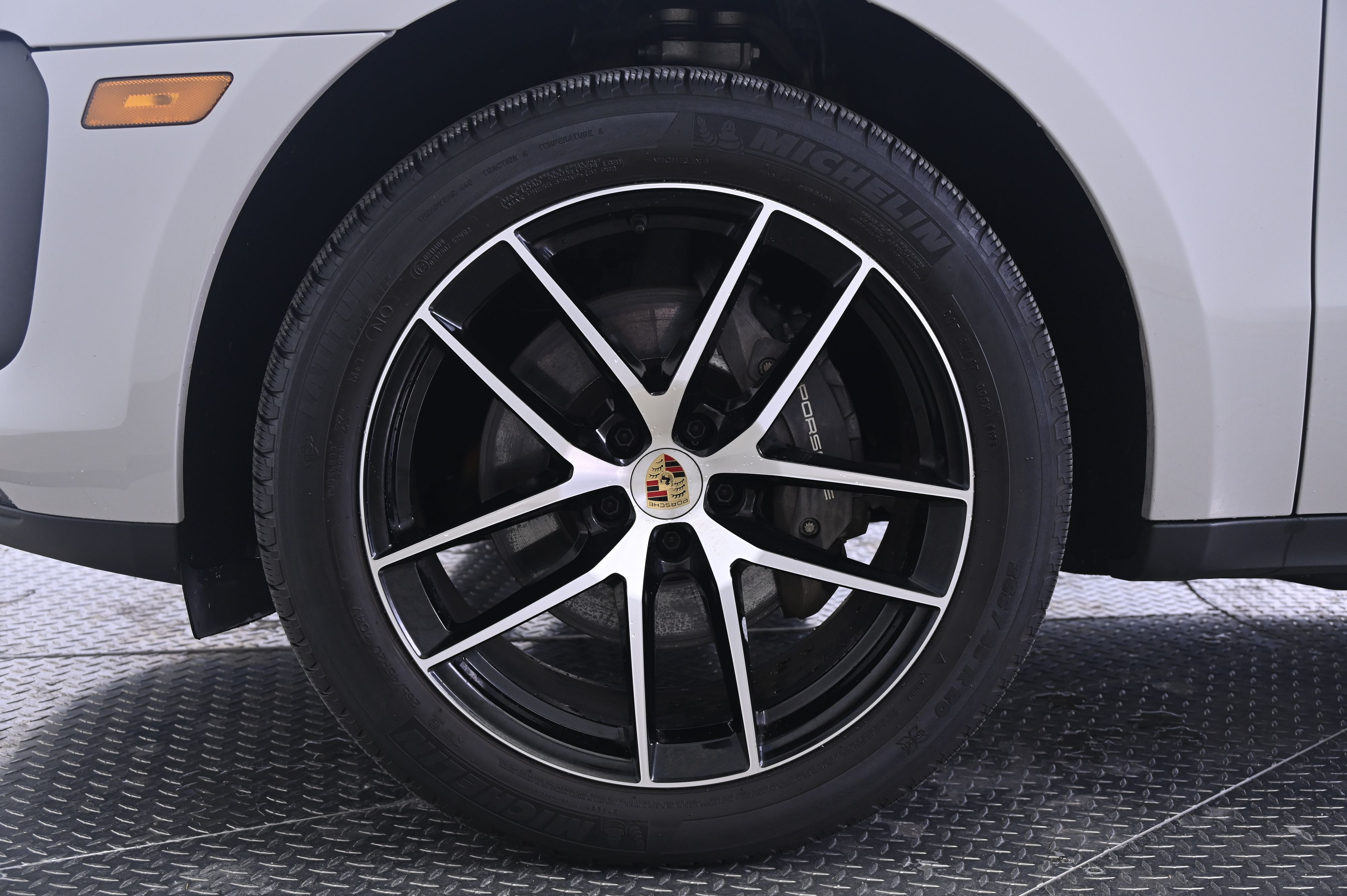 Thumbnail: 2023 Porsche Macan - 11