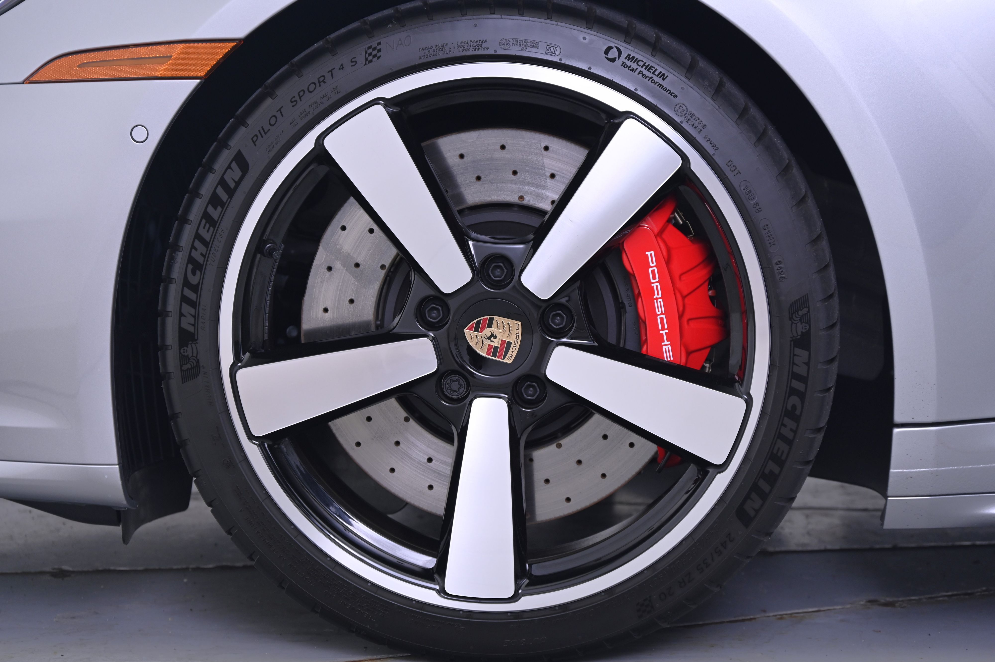 Thumbnail: 2025 Porsche 911 - 11