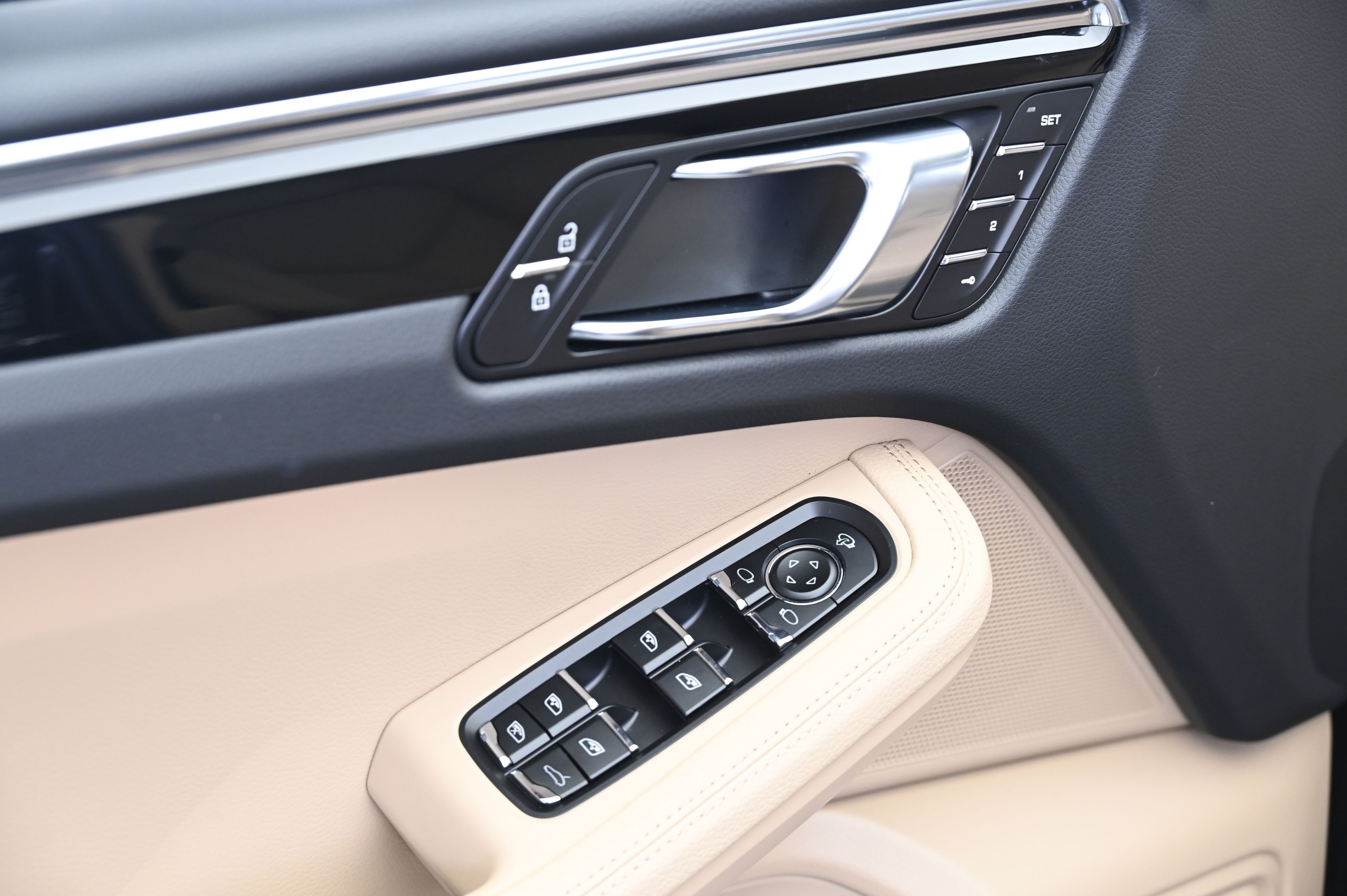 Thumbnail: 2026 Porsche Macan - 27