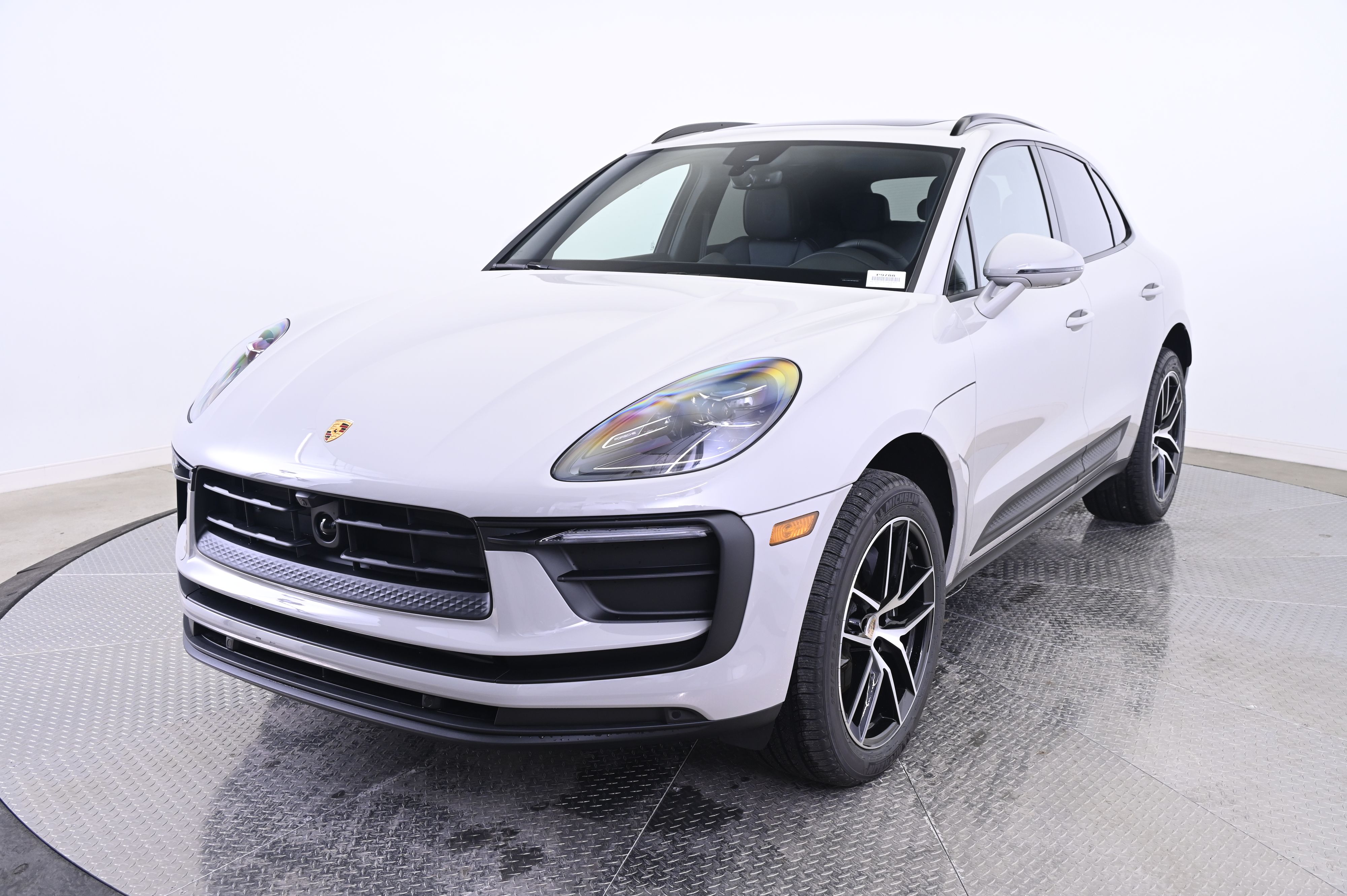 Thumbnail: 2026 Porsche Macan - 1
