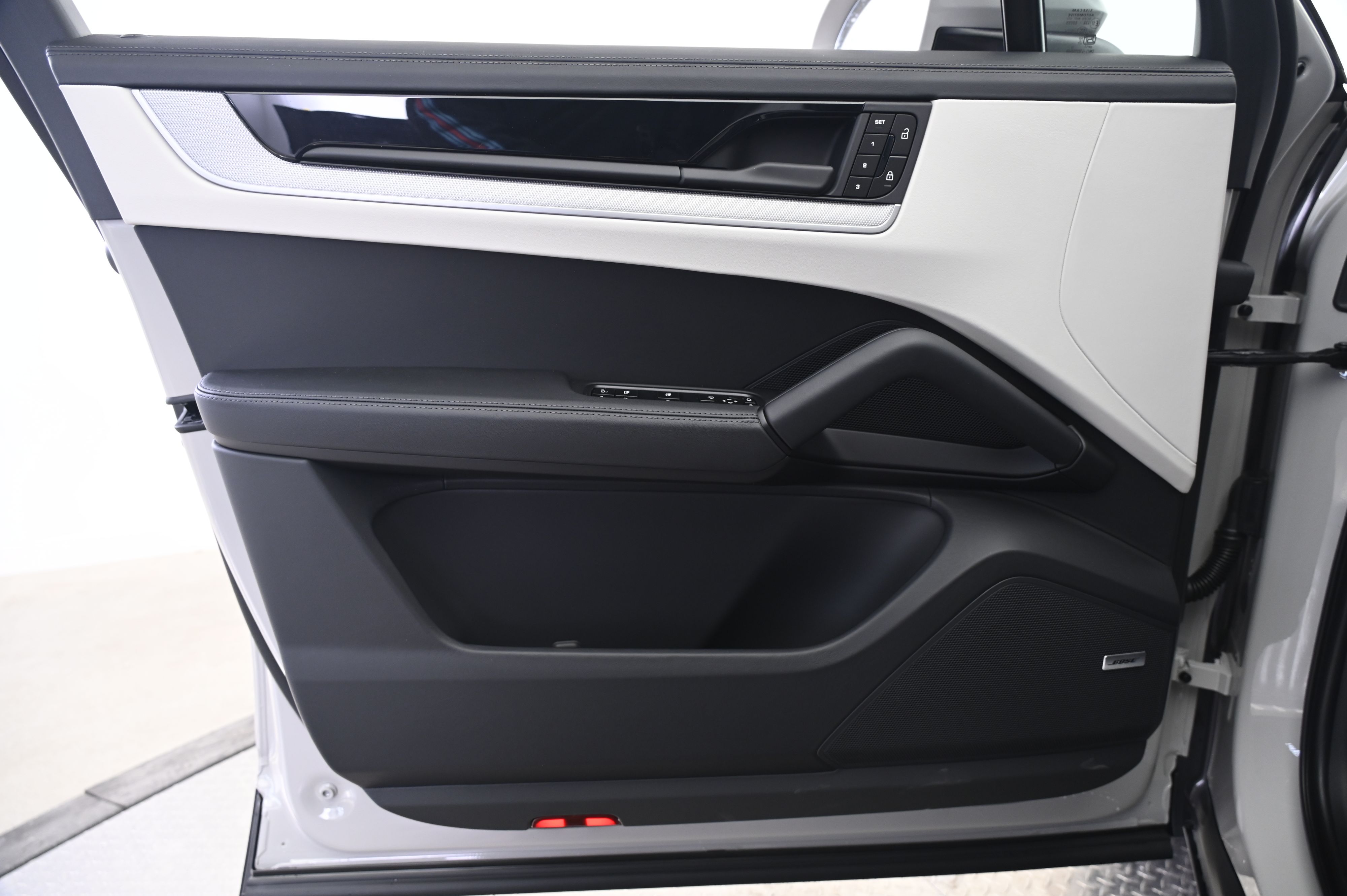 Thumbnail: 2026 Porsche Cayenne - 26