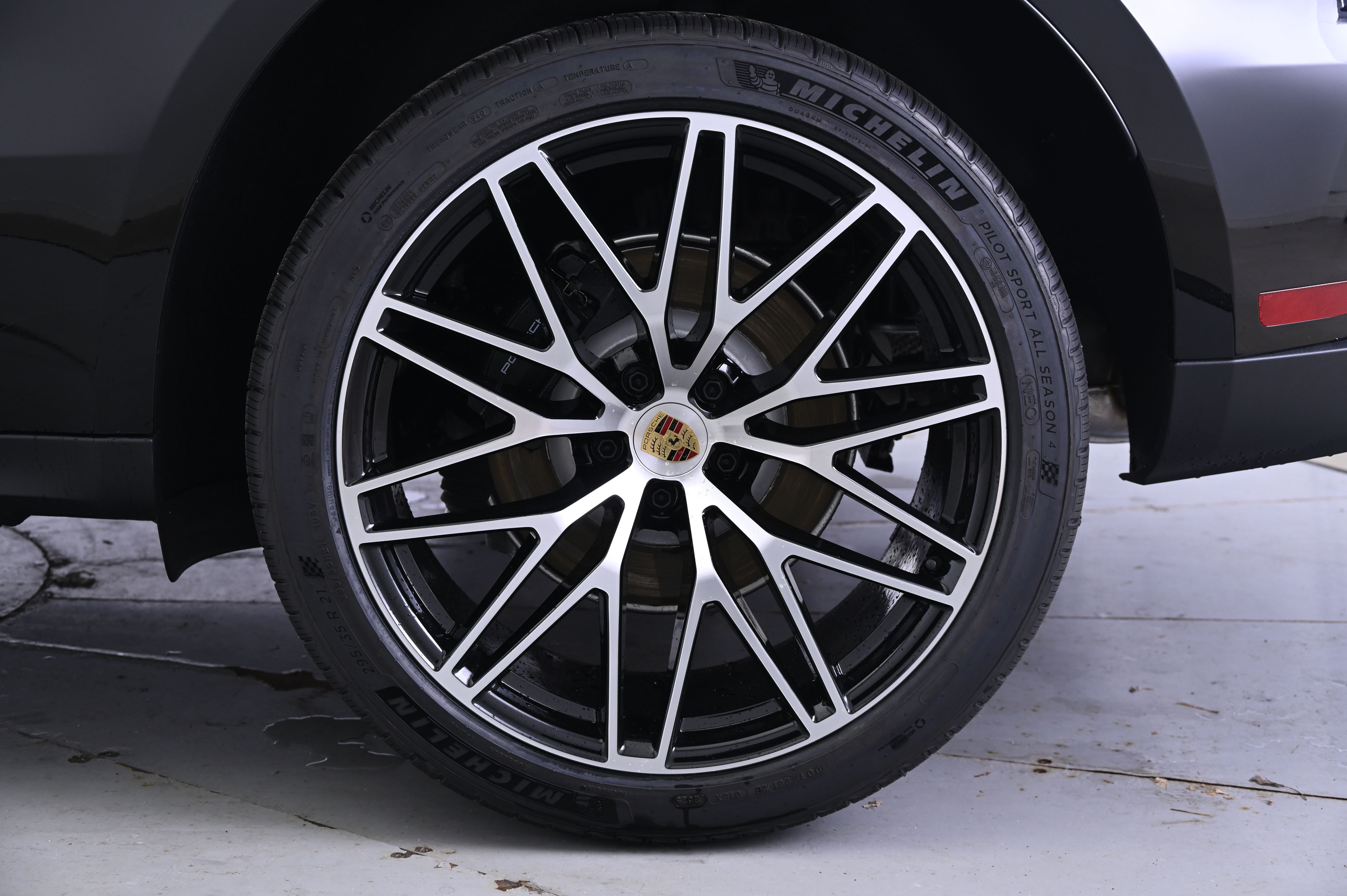 Thumbnail: 2026 Porsche Macan - 12