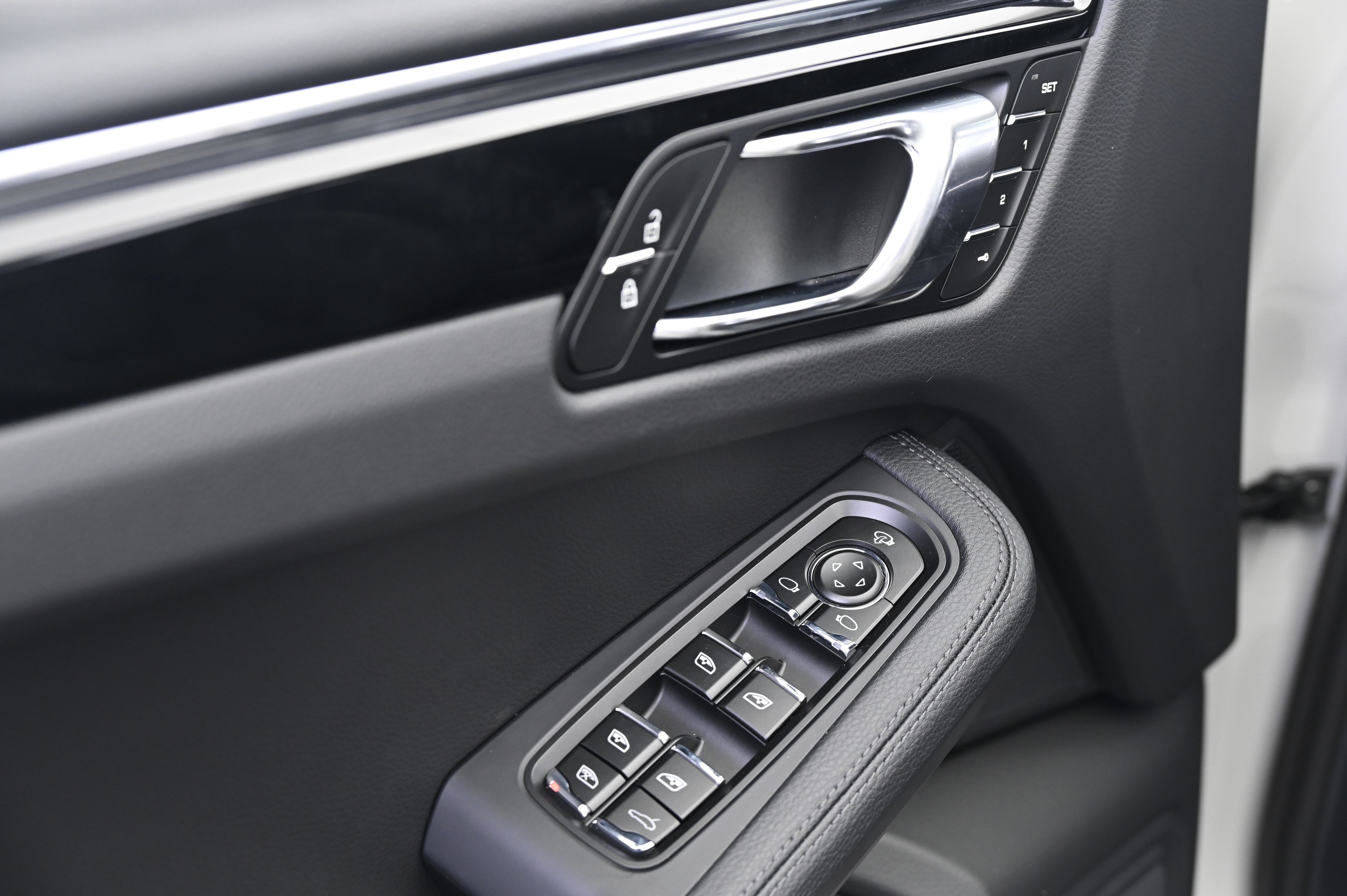 Thumbnail: 2026 Porsche Macan - 27