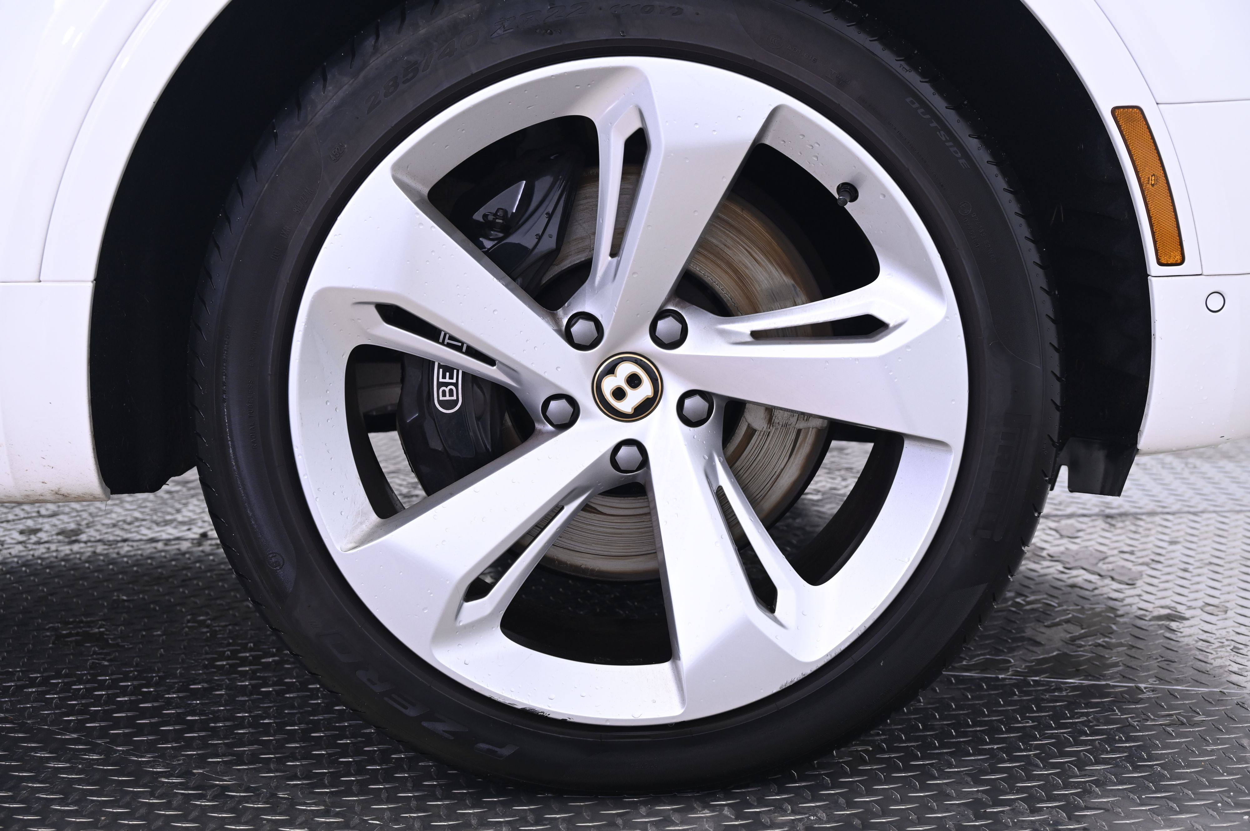 Thumbnail: 2019 Bentley Bentayga - 14