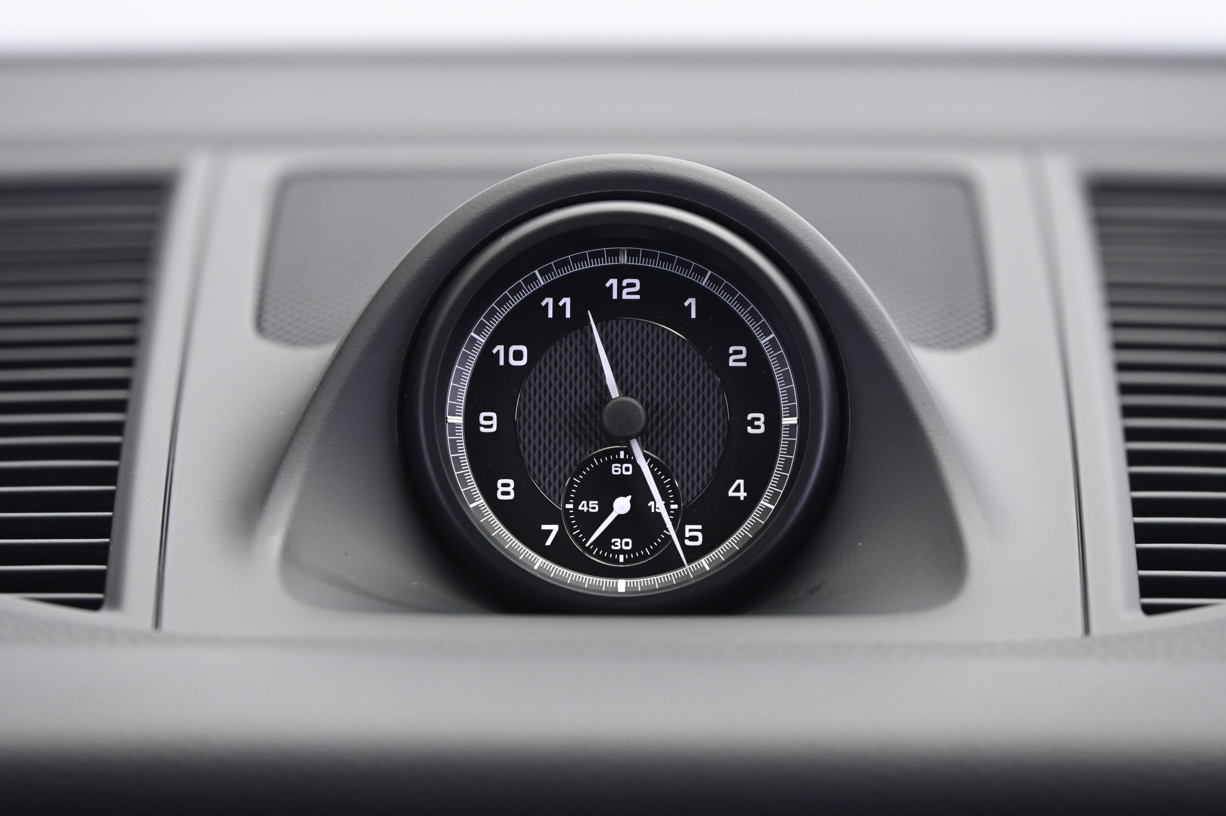 Thumbnail: 2026 Porsche Macan - 32