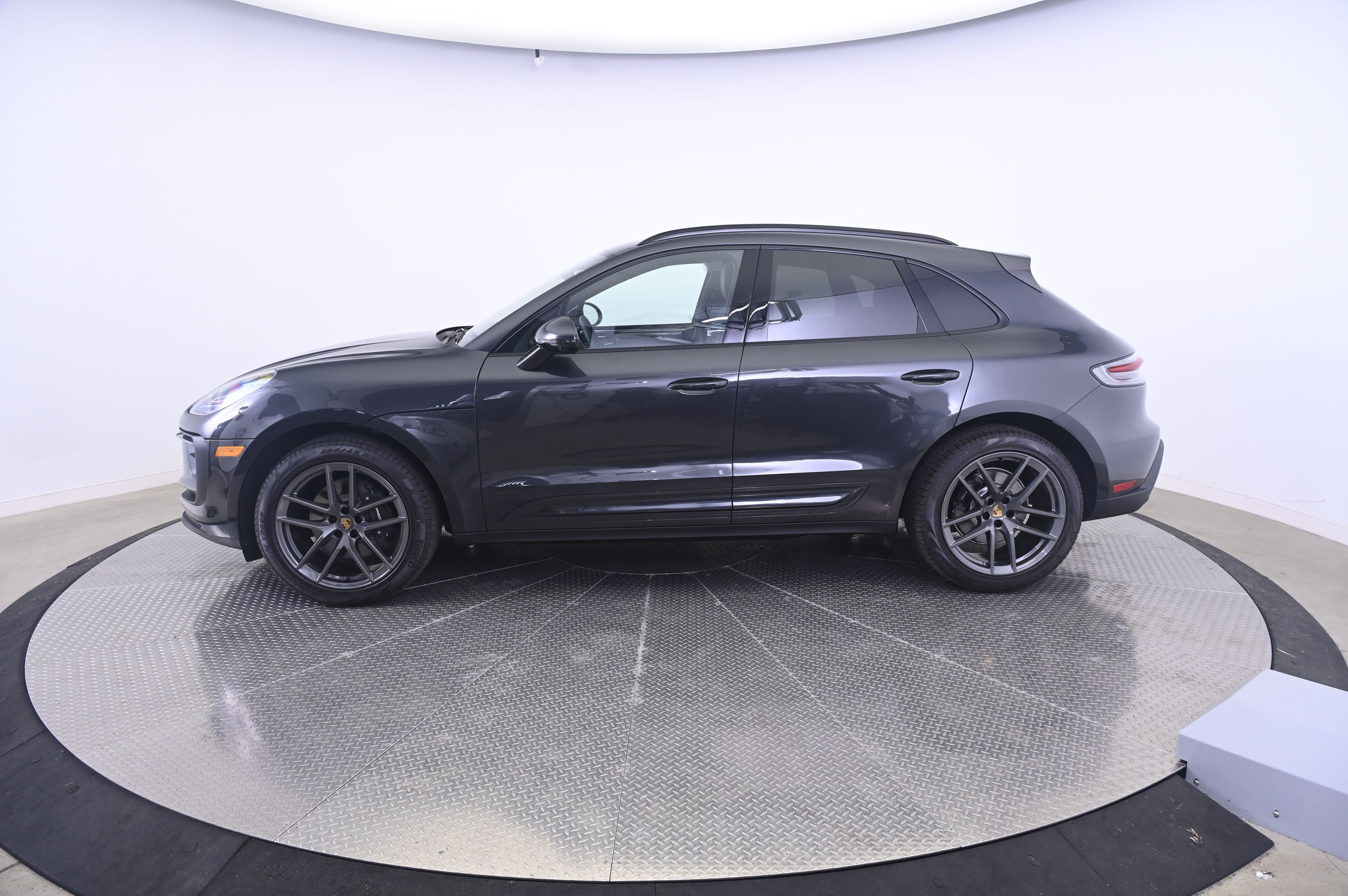 Thumbnail: 2026 Porsche Macan - 2