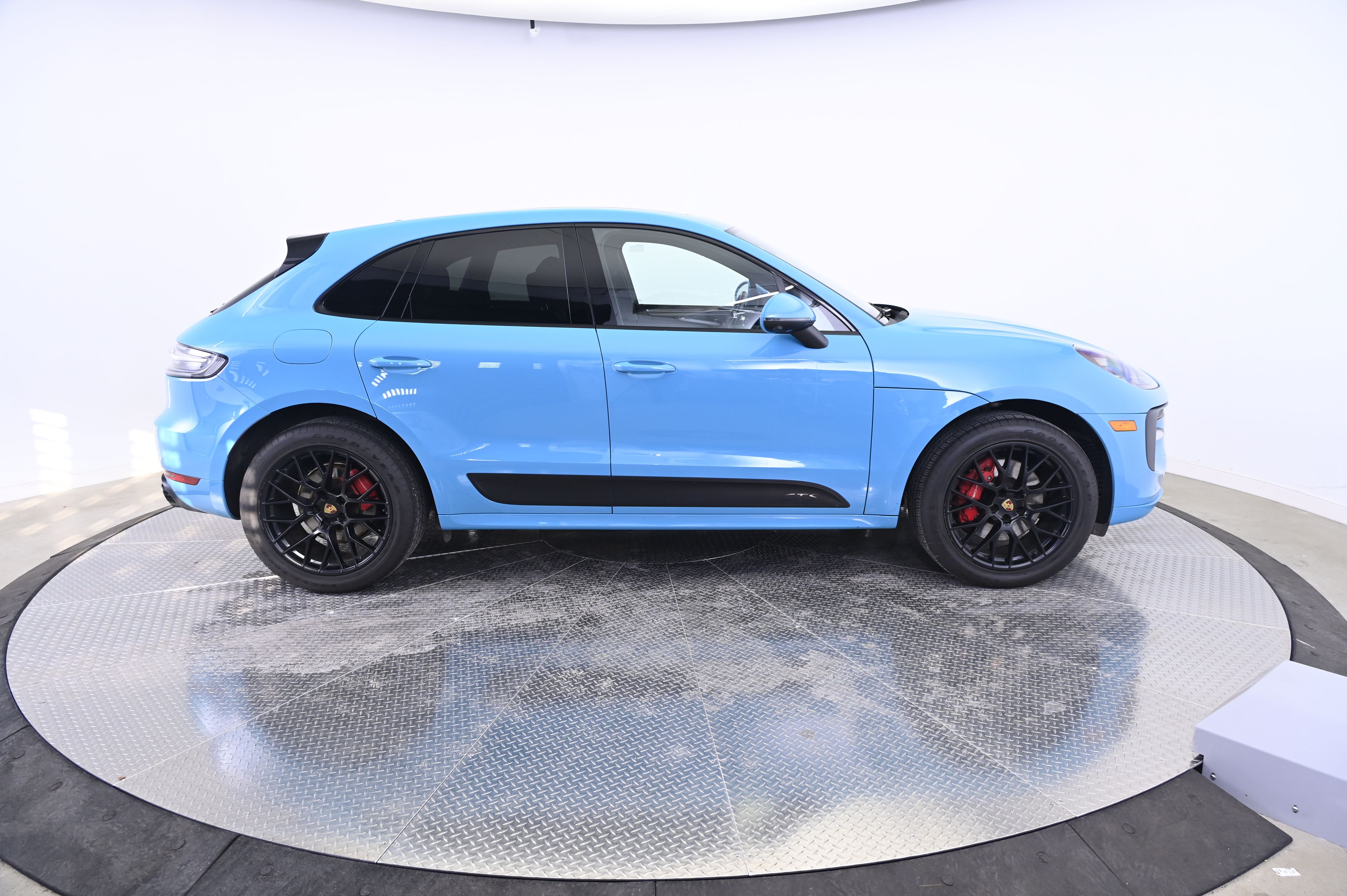 Thumbnail: 2021 Porsche Macan - 8