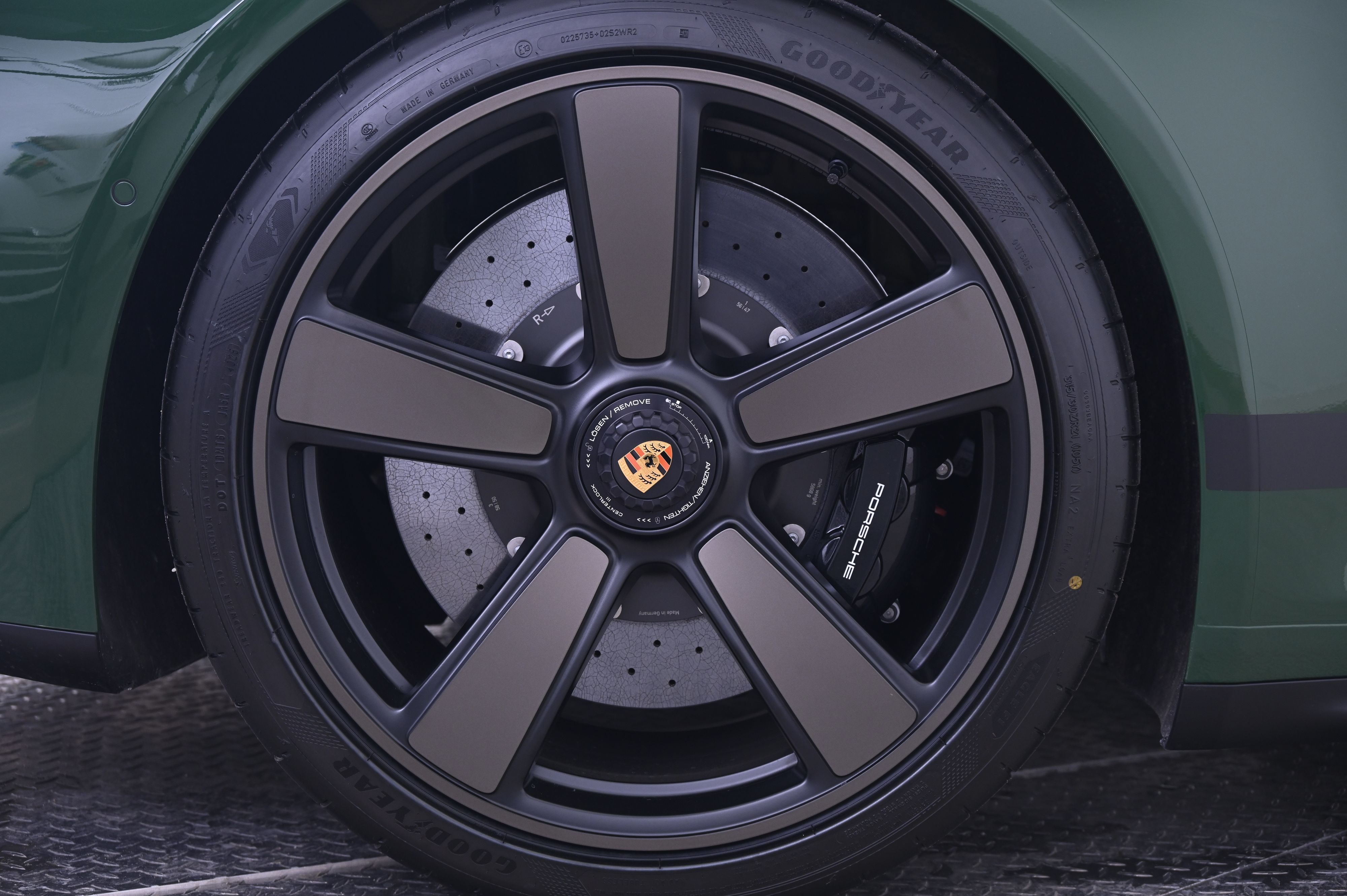 Thumbnail: 2026 Porsche 911 - 19