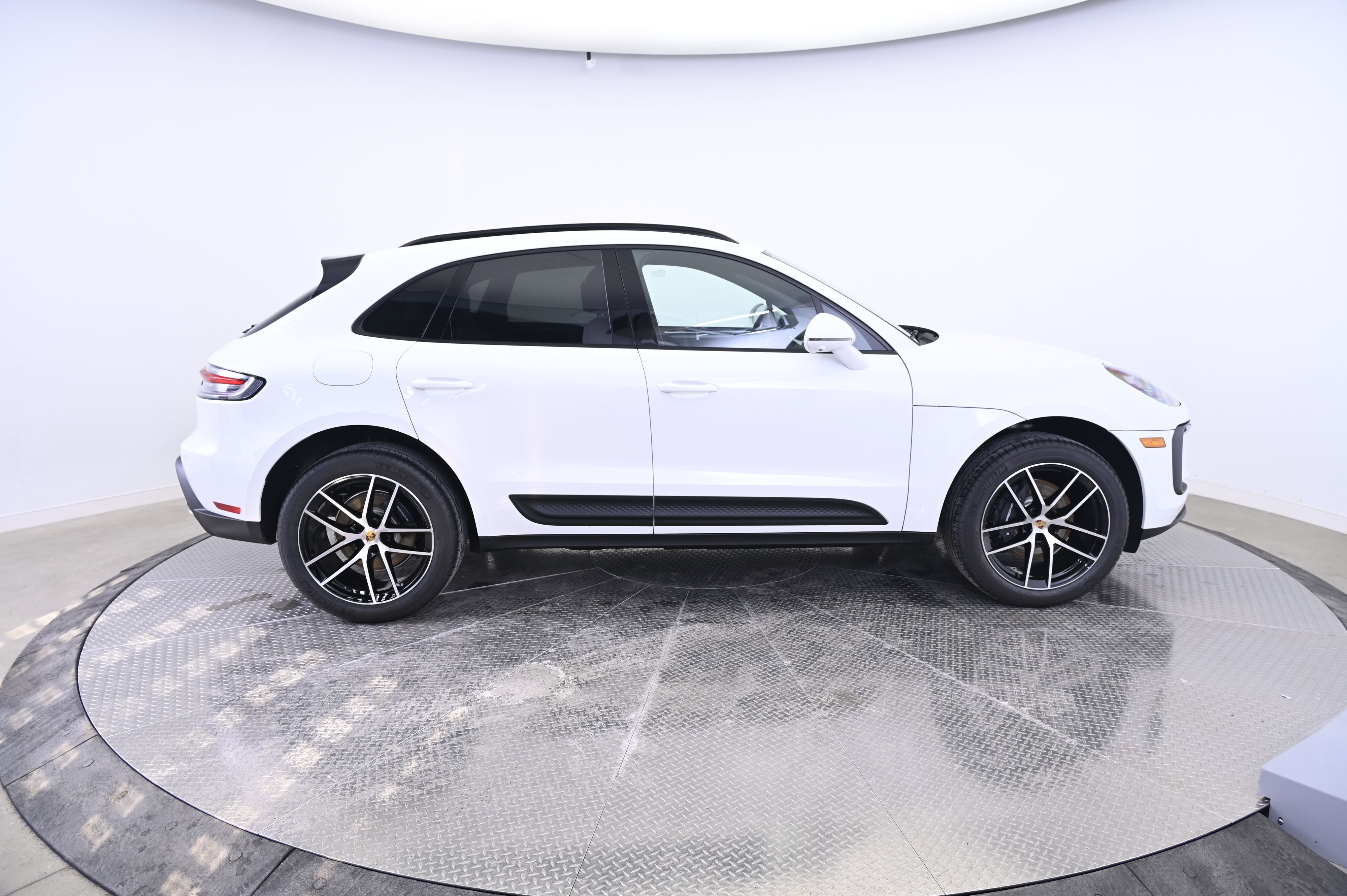 Thumbnail: 2026 Porsche Macan - 8