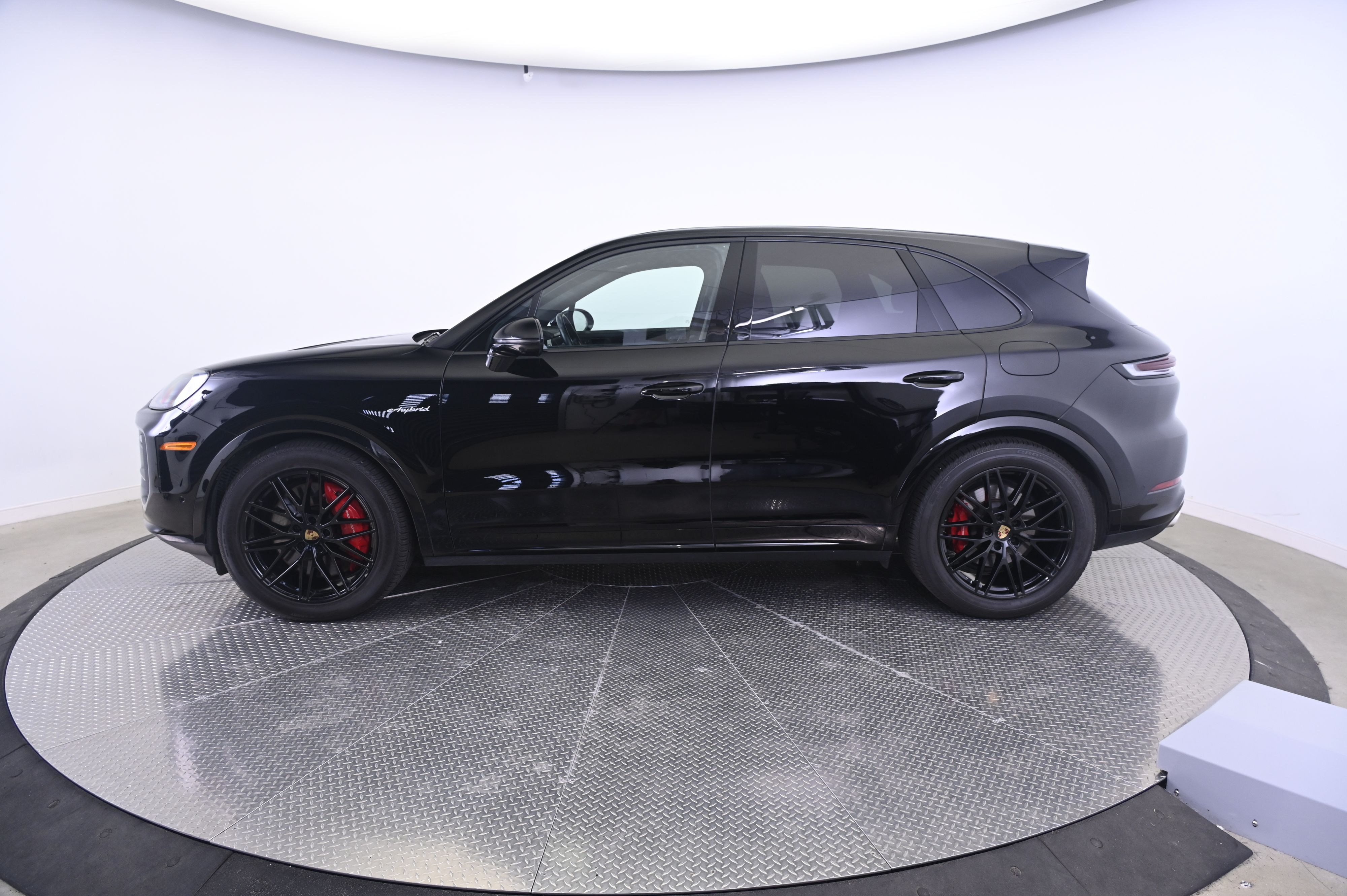 Thumbnail: 2024 Porsche Cayenne - 2