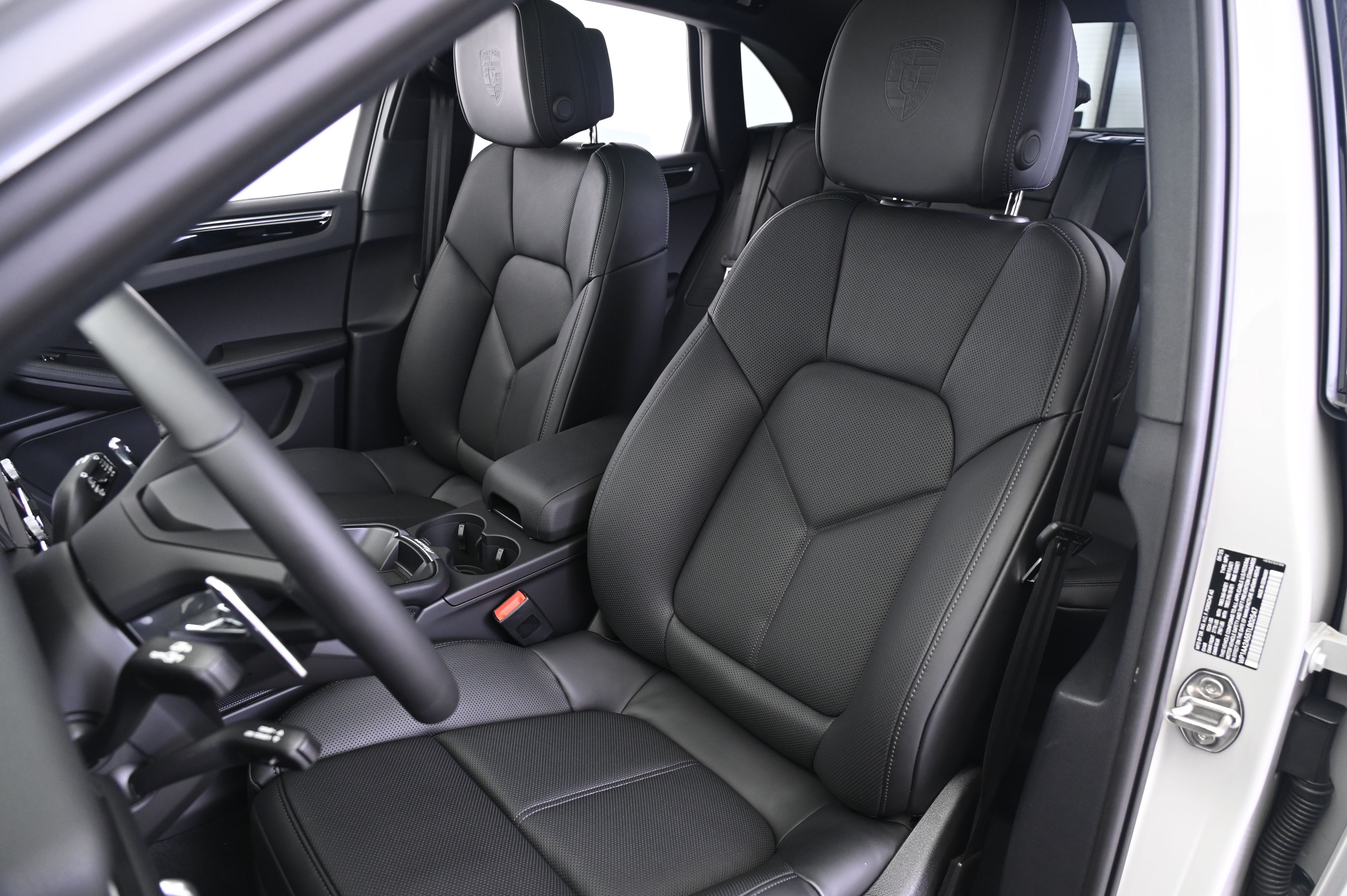 Thumbnail: 2026 Porsche Macan - 5