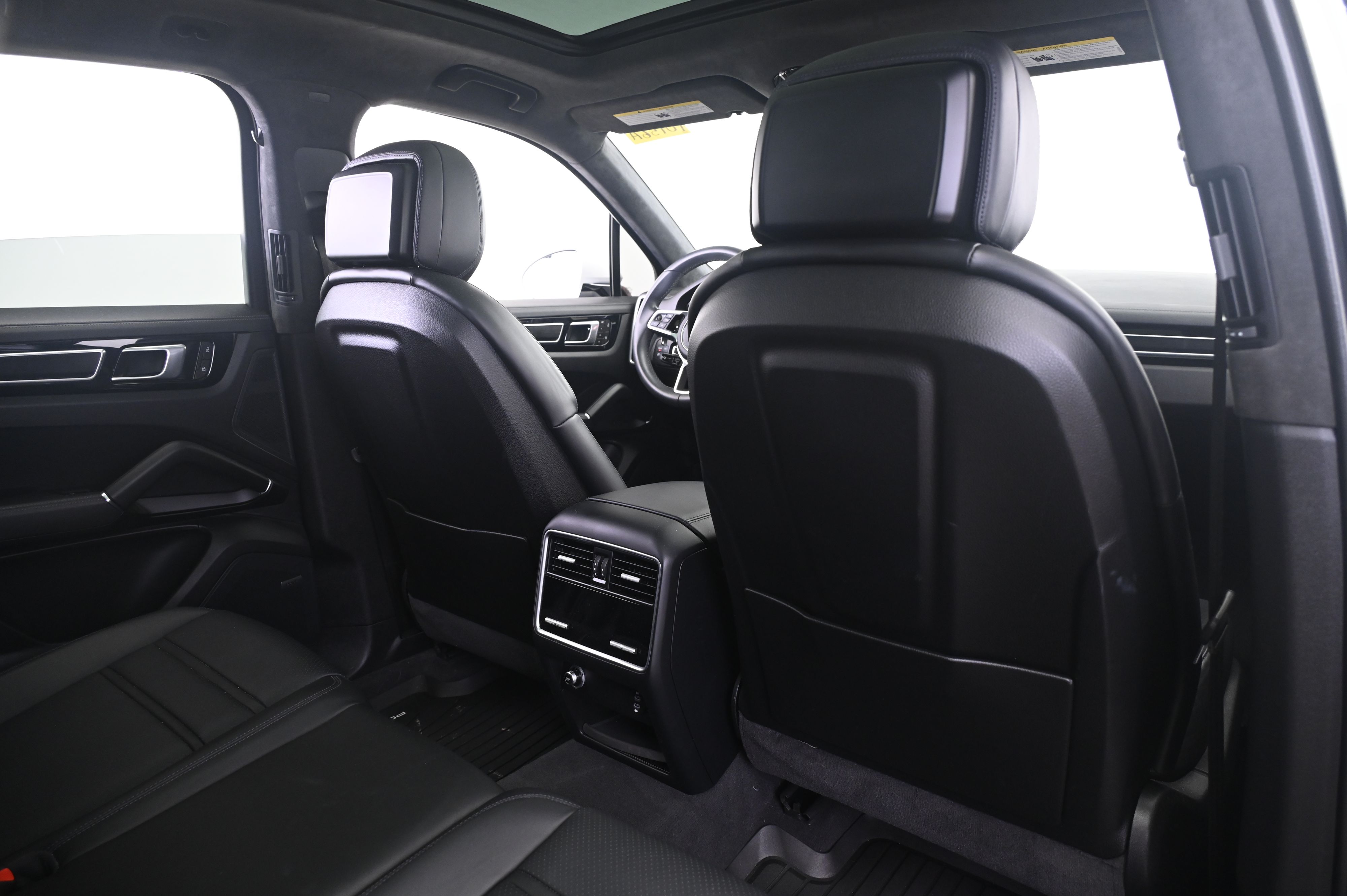 Thumbnail: 2023 Porsche Cayenne - 17