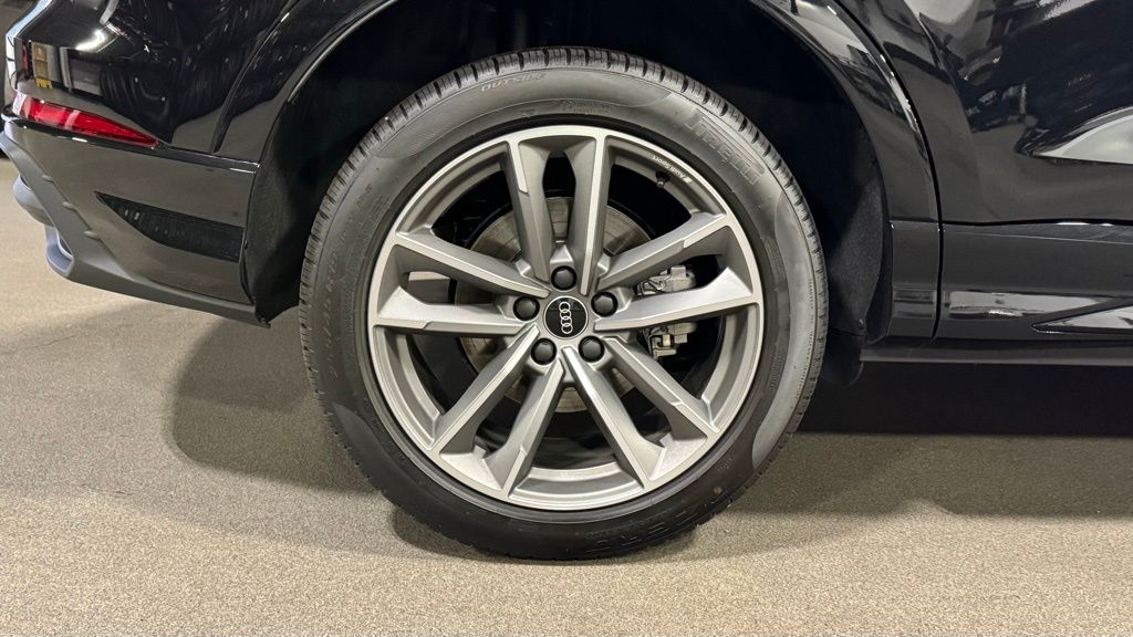 Thumbnail: 2025 Audi Q3 - 8