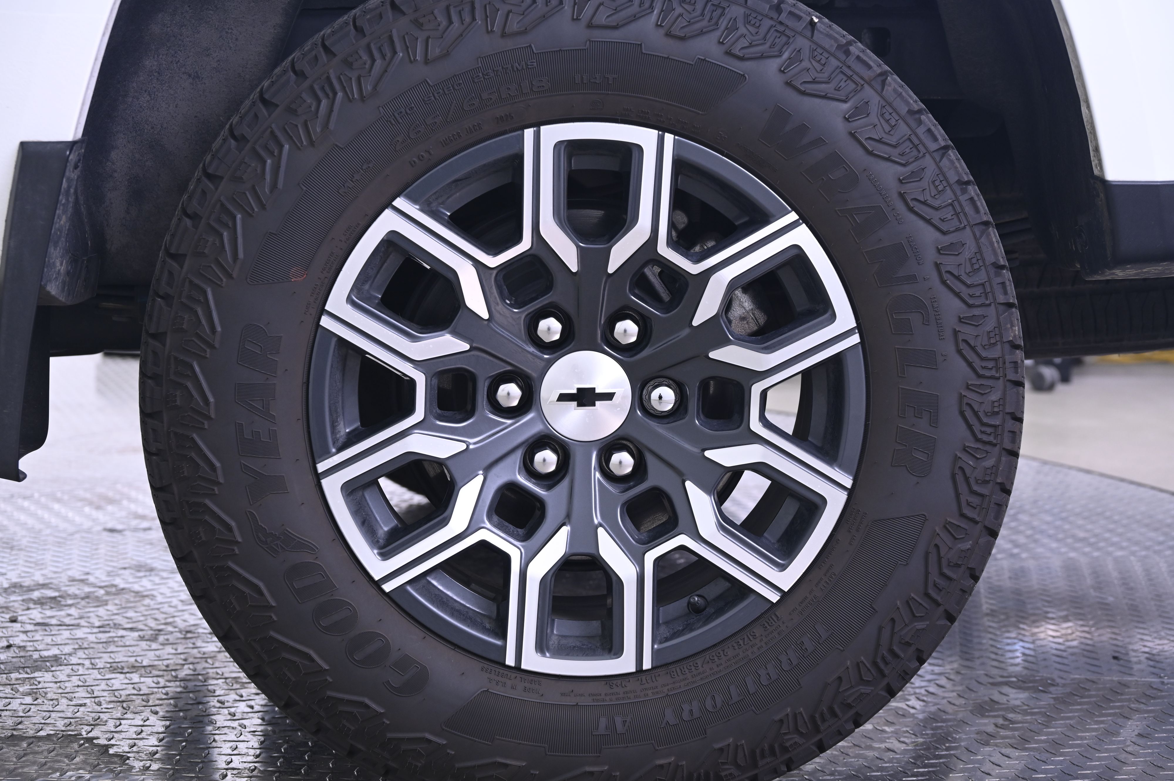 Thumbnail: 2026 Chevrolet Colorado - 12