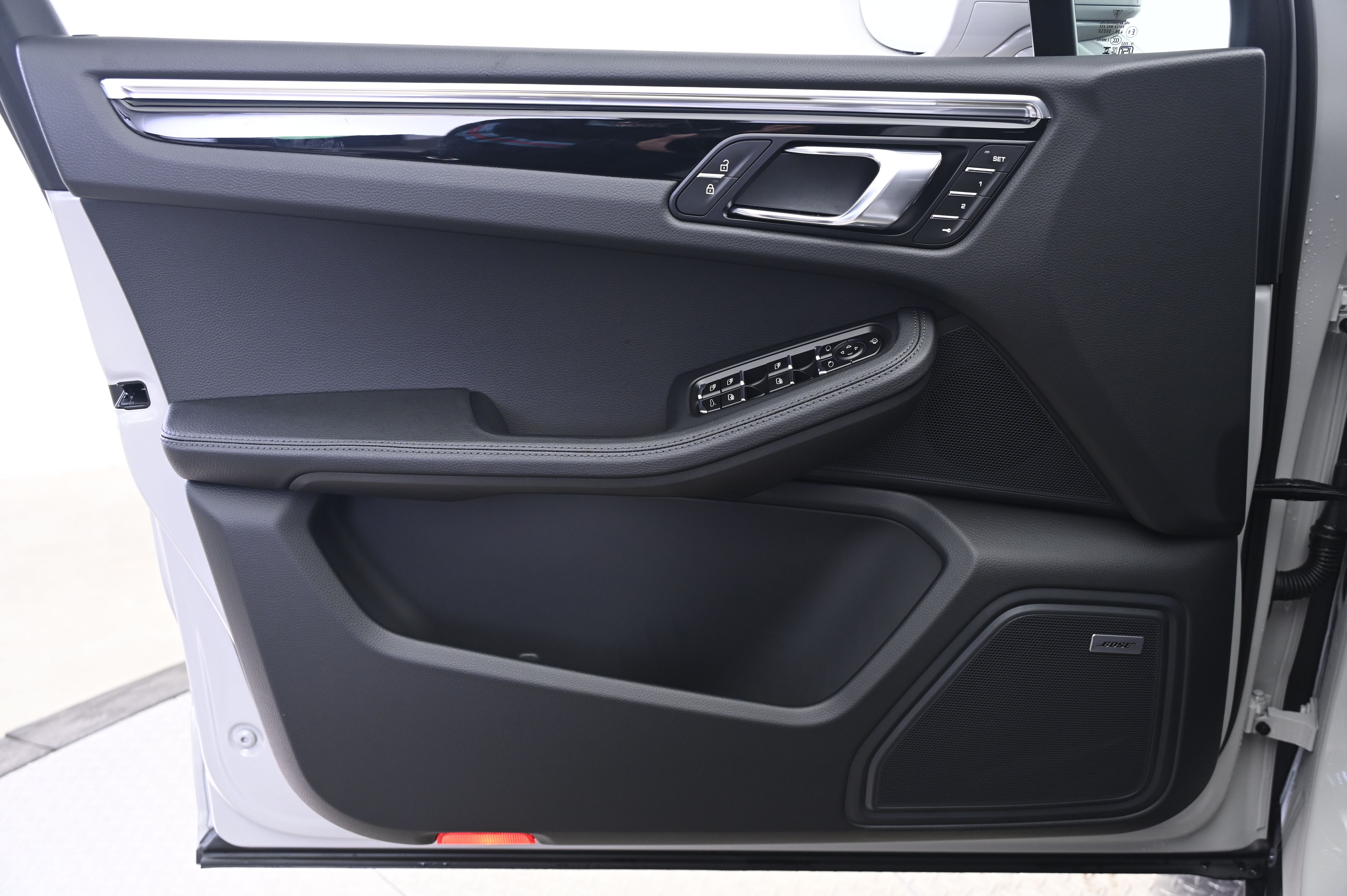 Thumbnail: 2026 Porsche Macan - 26