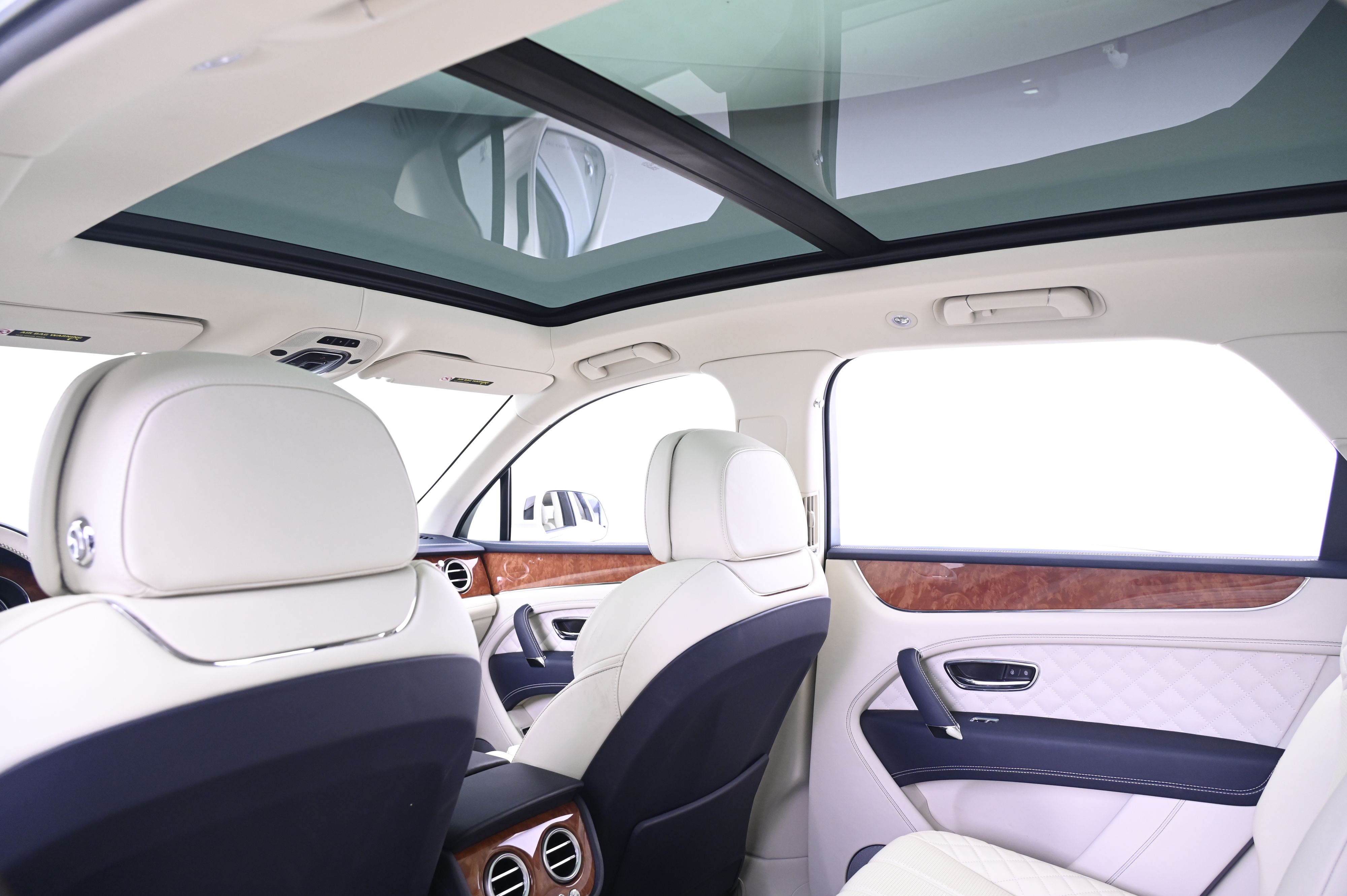 Thumbnail: 2019 Bentley Bentayga - 25