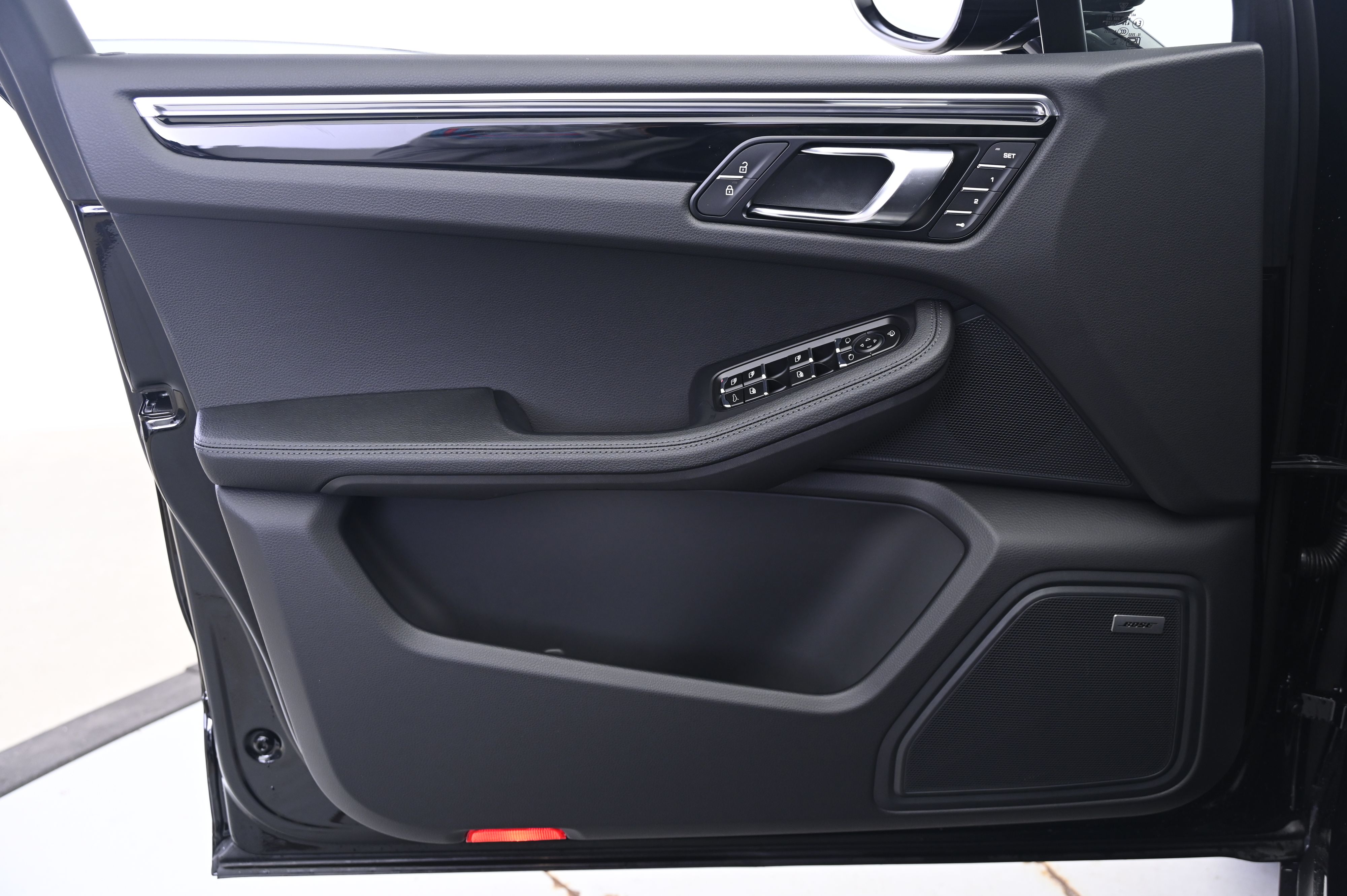 Thumbnail: 2026 Porsche Macan - 26