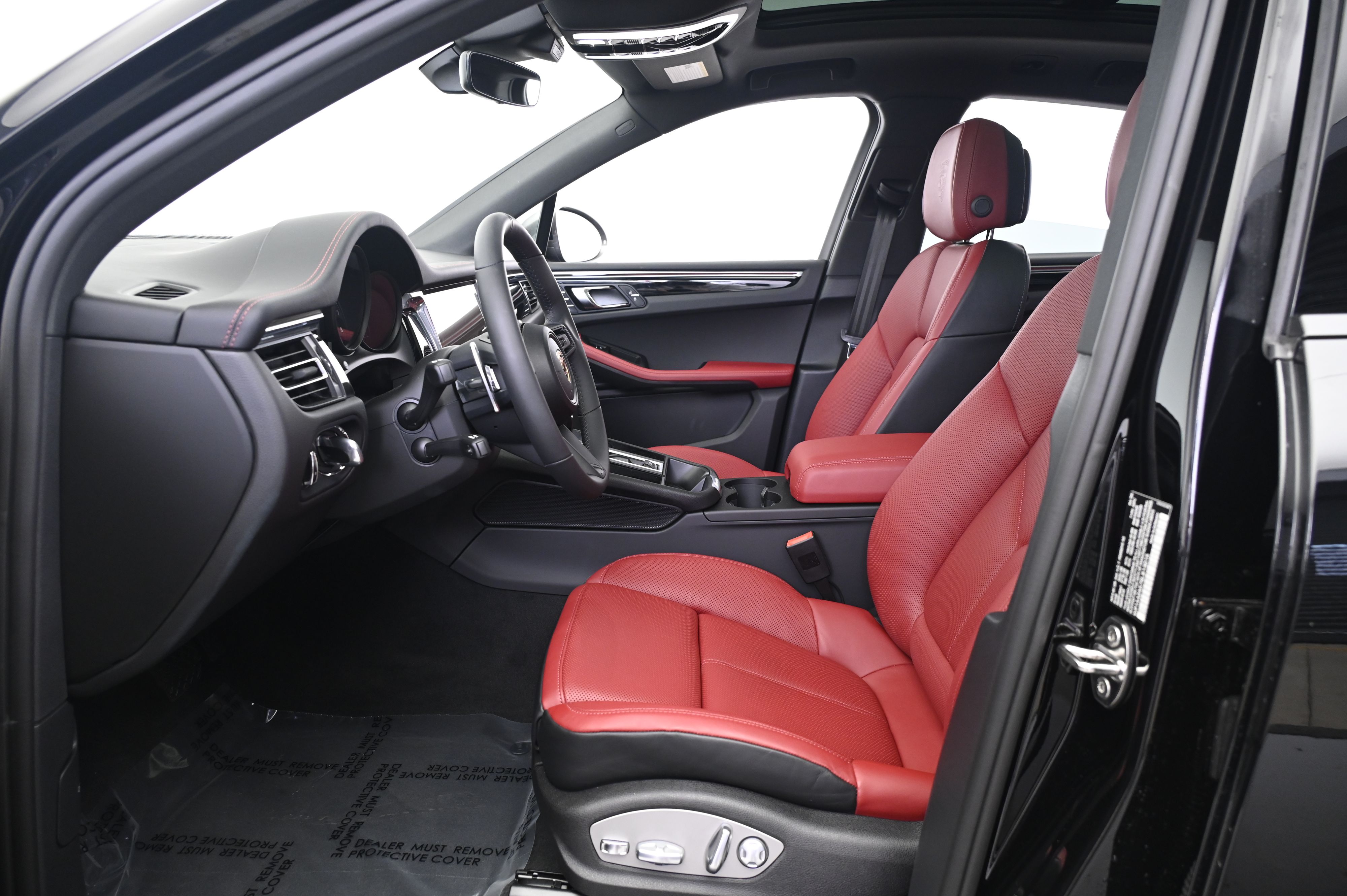 Thumbnail: 2025 Porsche Macan - 29