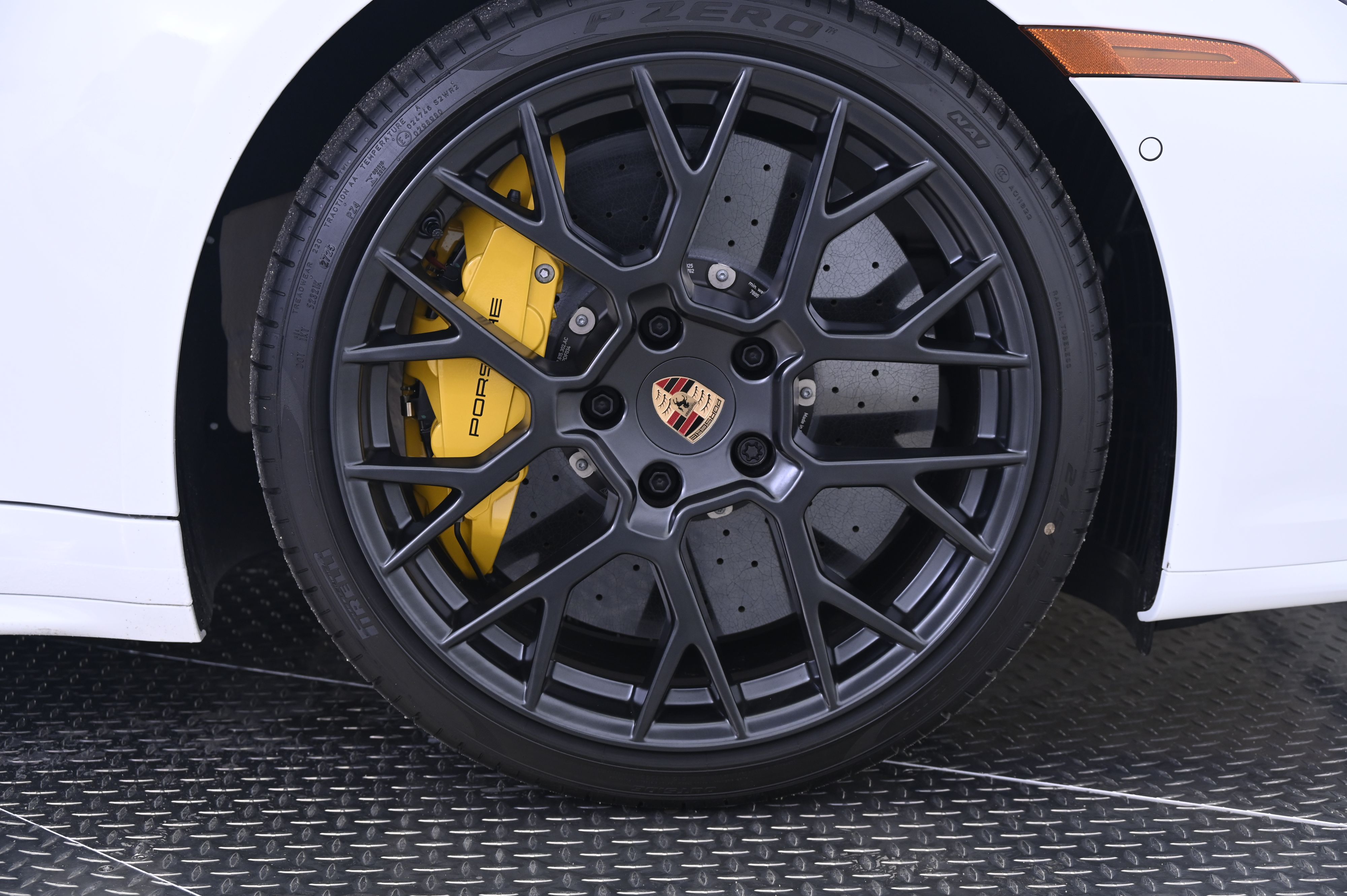 Thumbnail: 2026 Porsche 911 - 17