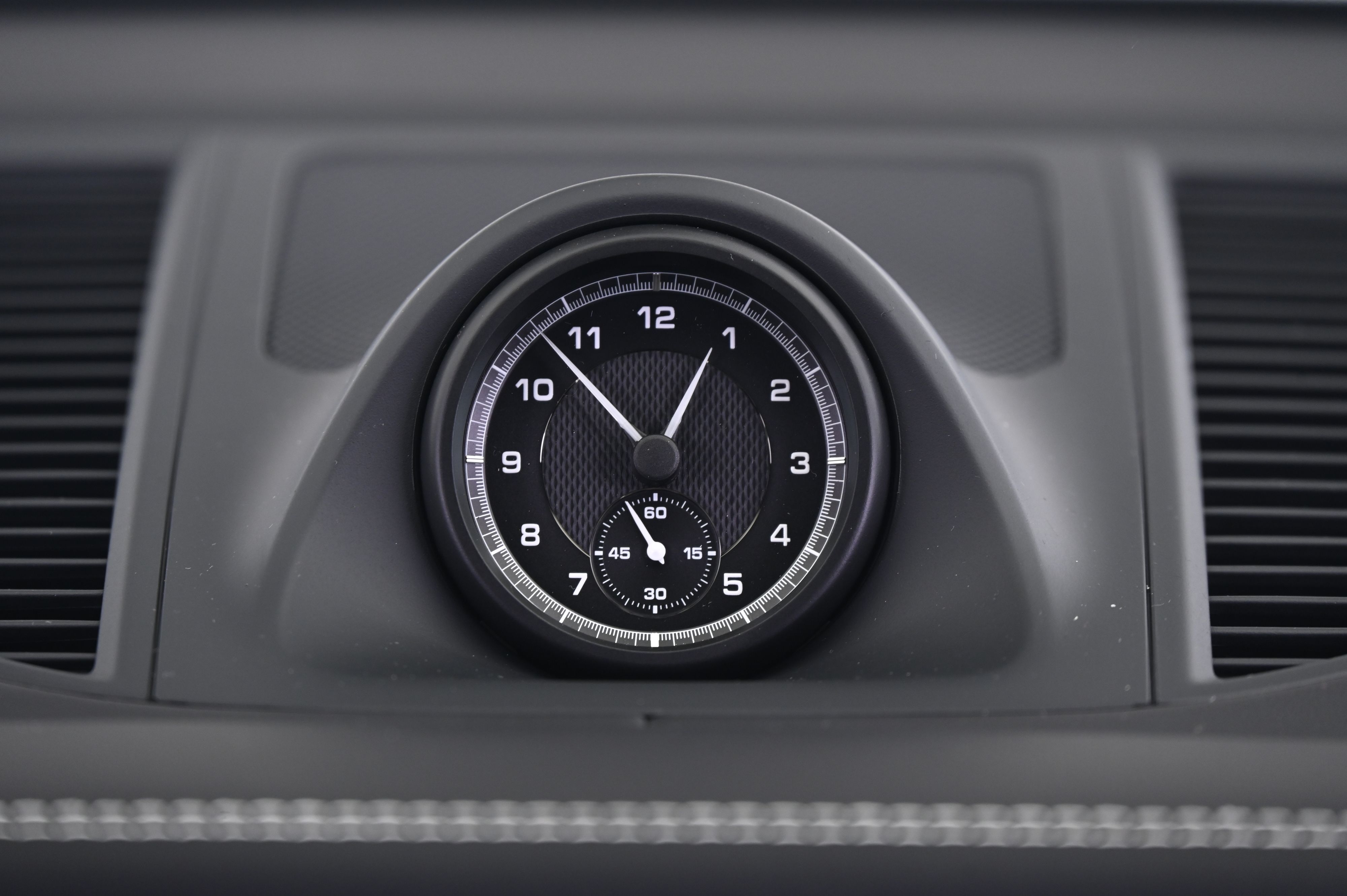 Thumbnail: 2026 Porsche Macan - 32