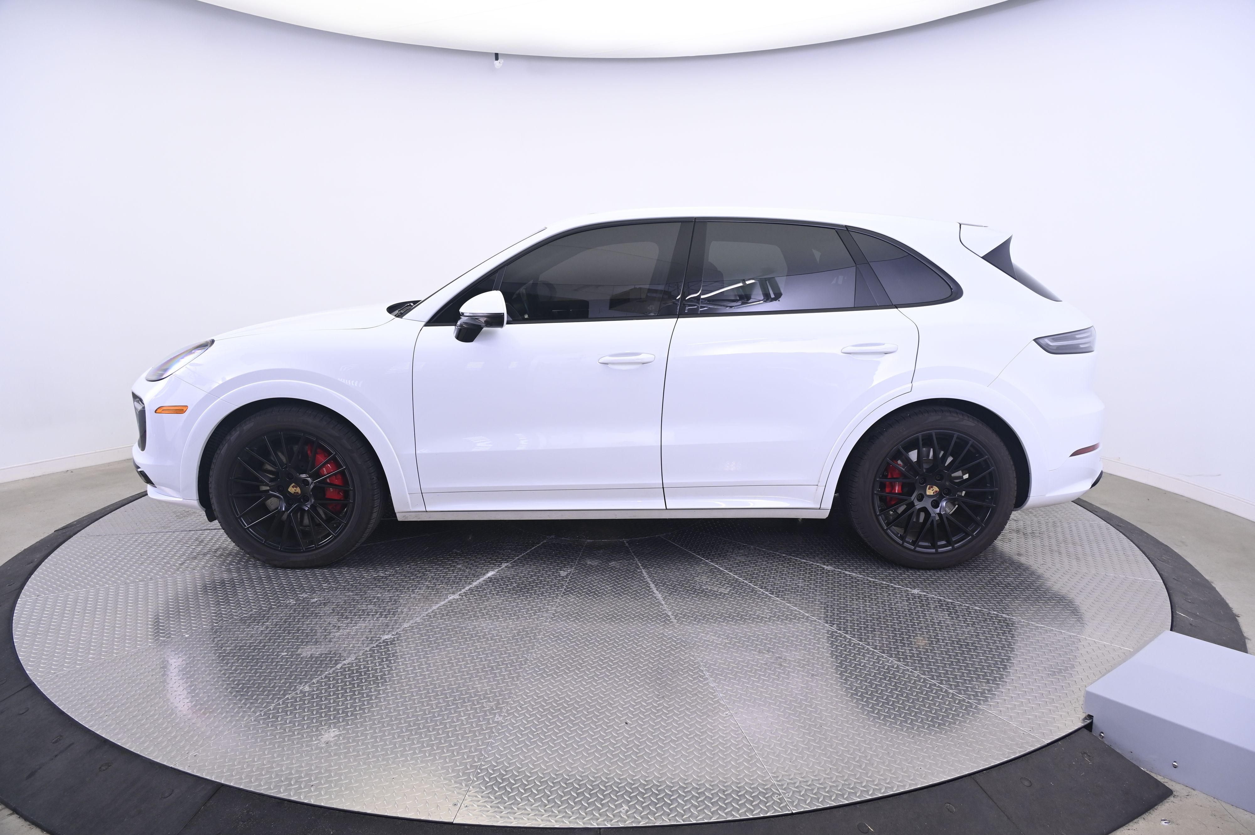 Thumbnail: 2023 Porsche Cayenne - 2