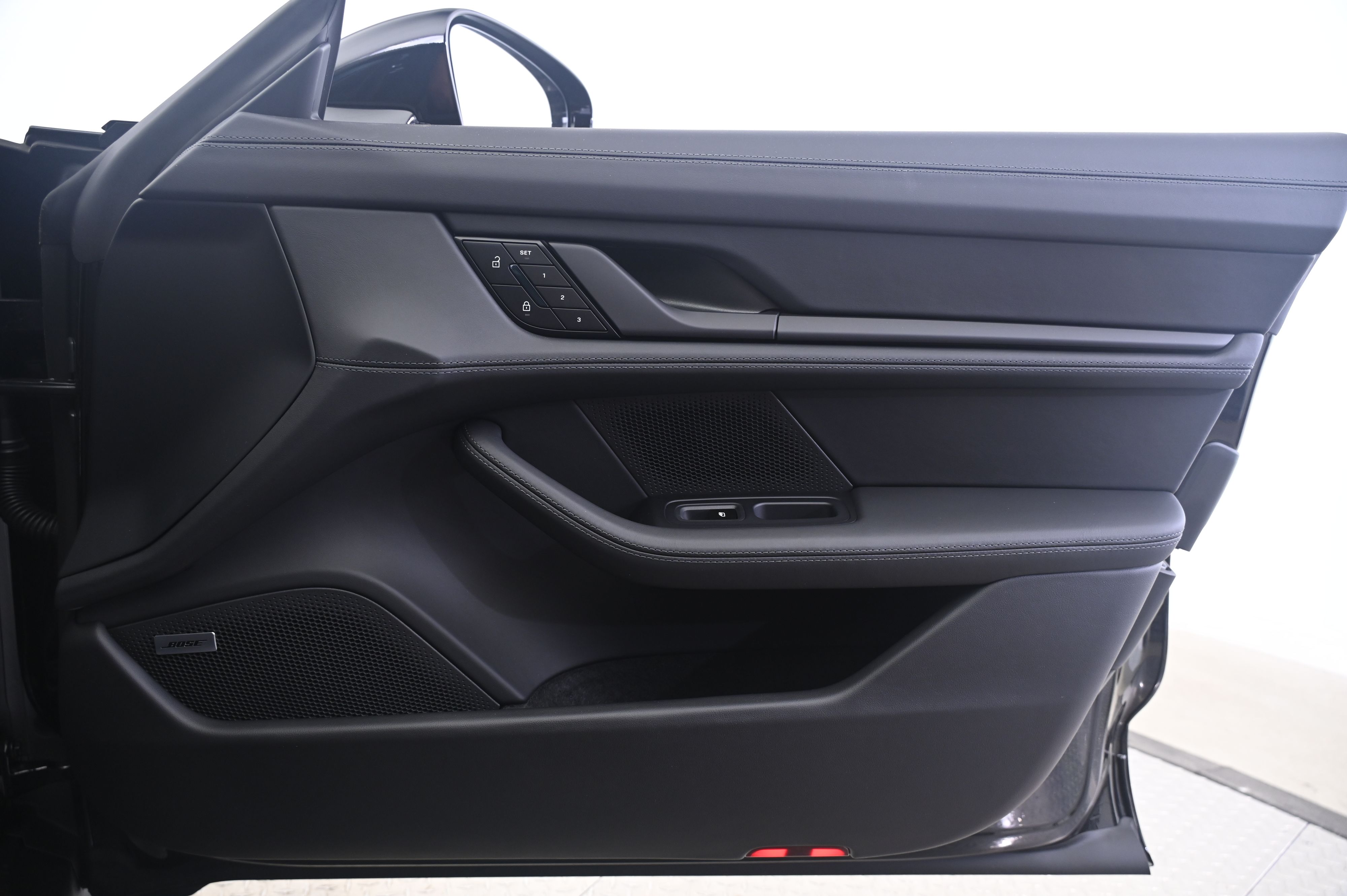 Thumbnail: 2026 Porsche Taycan - 21