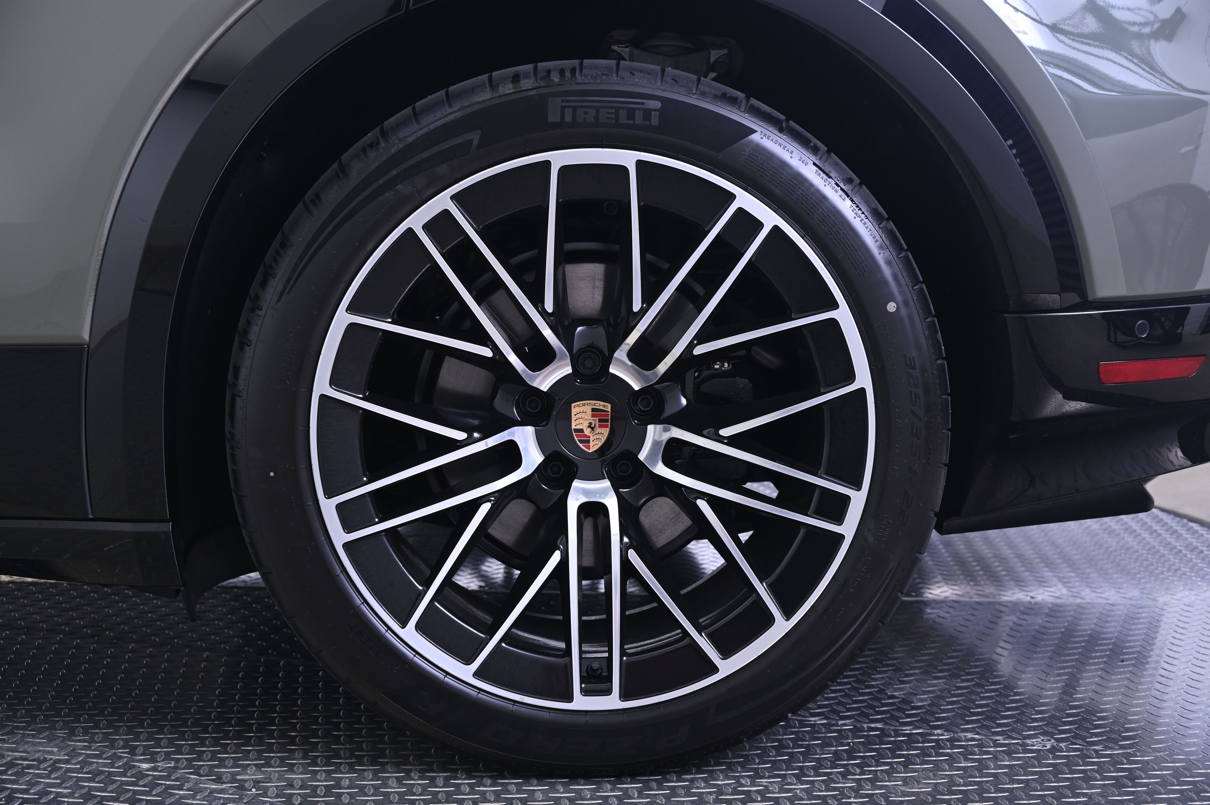 Thumbnail: 2026 Porsche Cayenne - 12