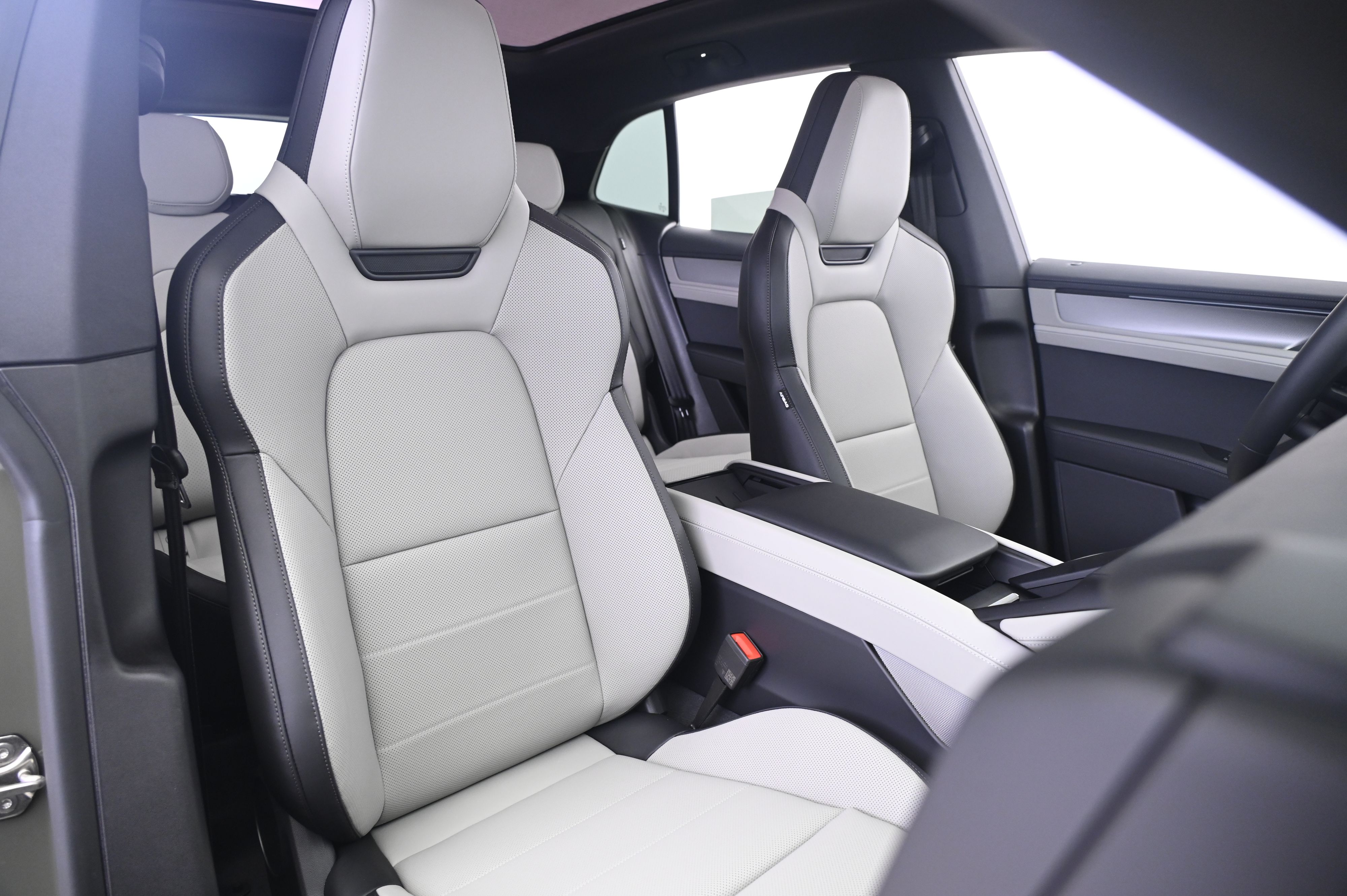 Thumbnail: 2026 Porsche Cayenne - 25