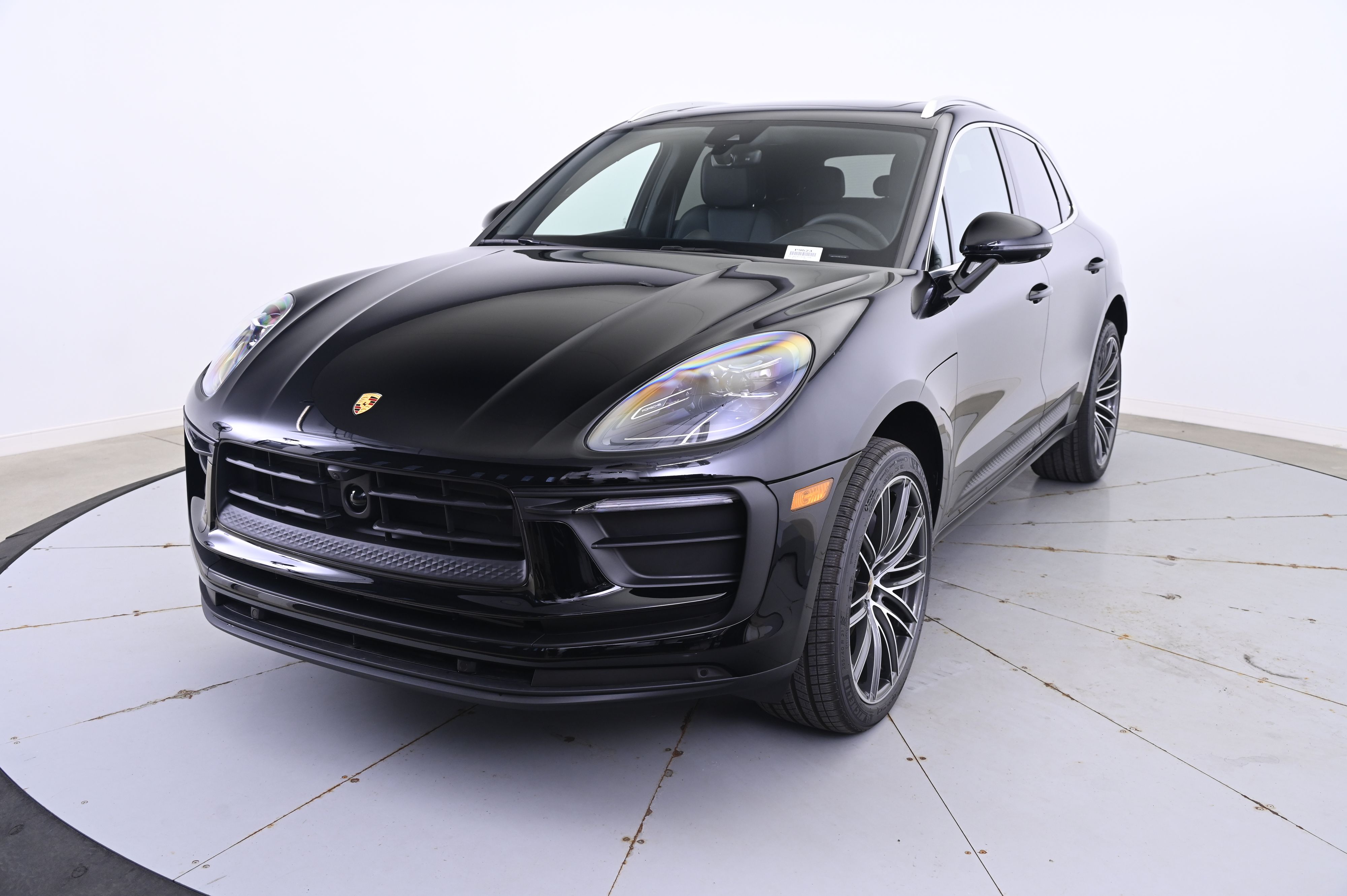 Thumbnail: 2025 Porsche Macan - 1