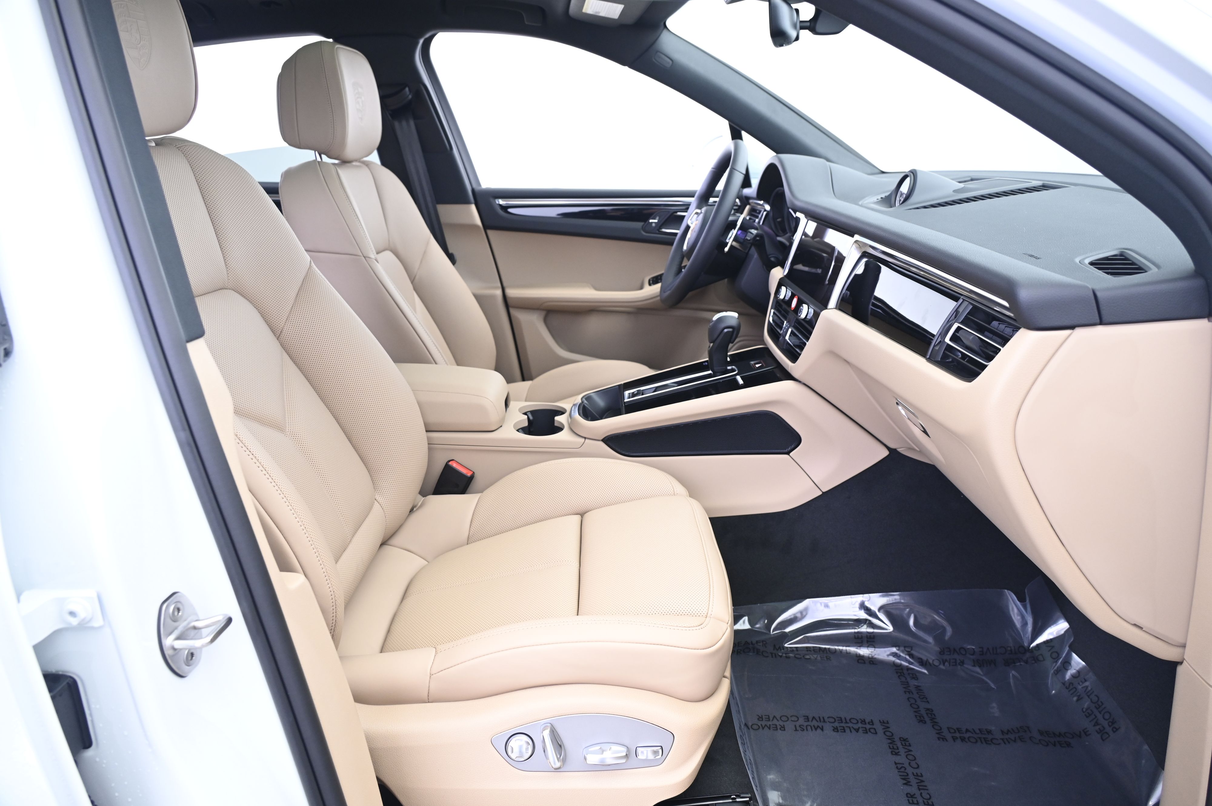 Thumbnail: 2026 Porsche Macan - 23