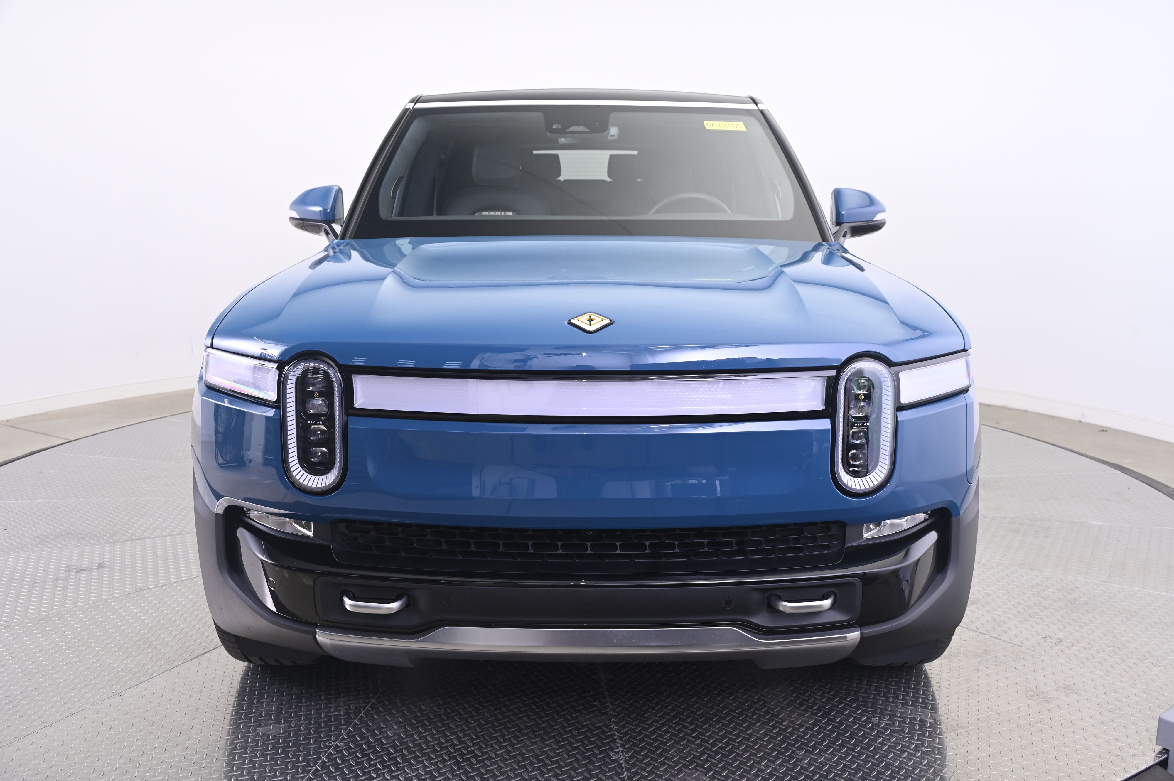 Thumbnail: 2024 Rivian R1S - 10