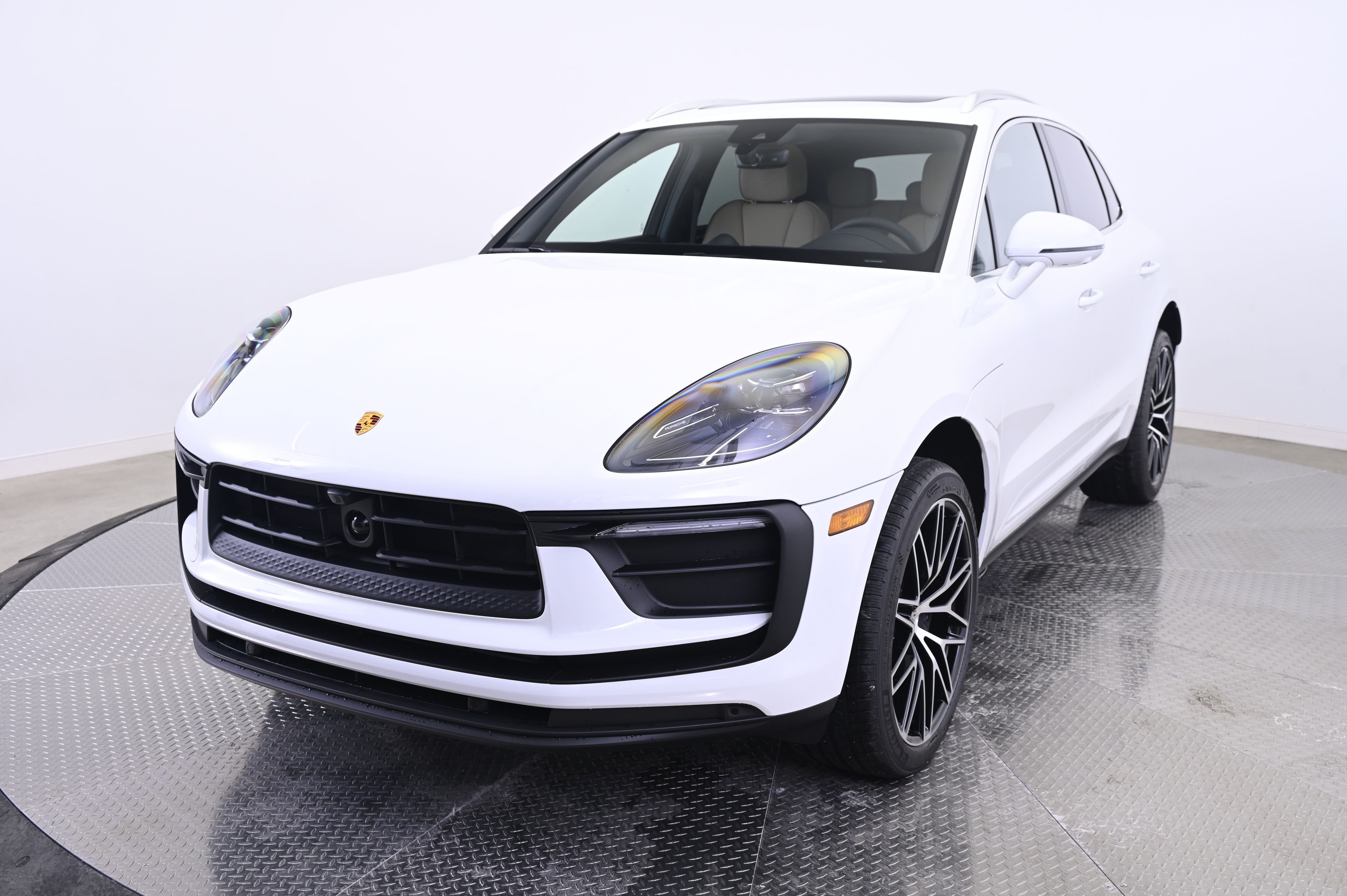 Thumbnail: 2026 Porsche Macan - 1