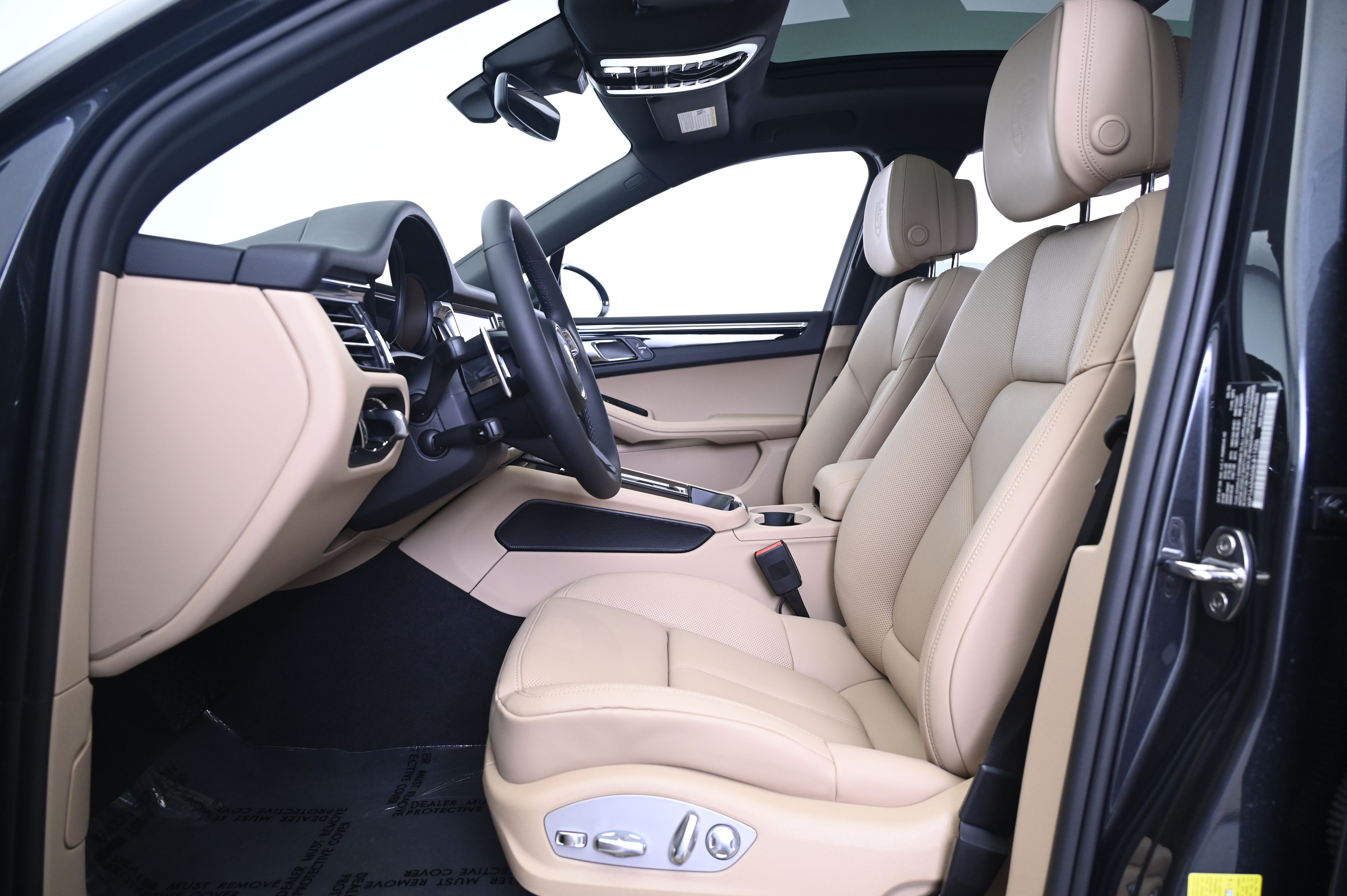 Thumbnail: 2025 Porsche Macan - 29