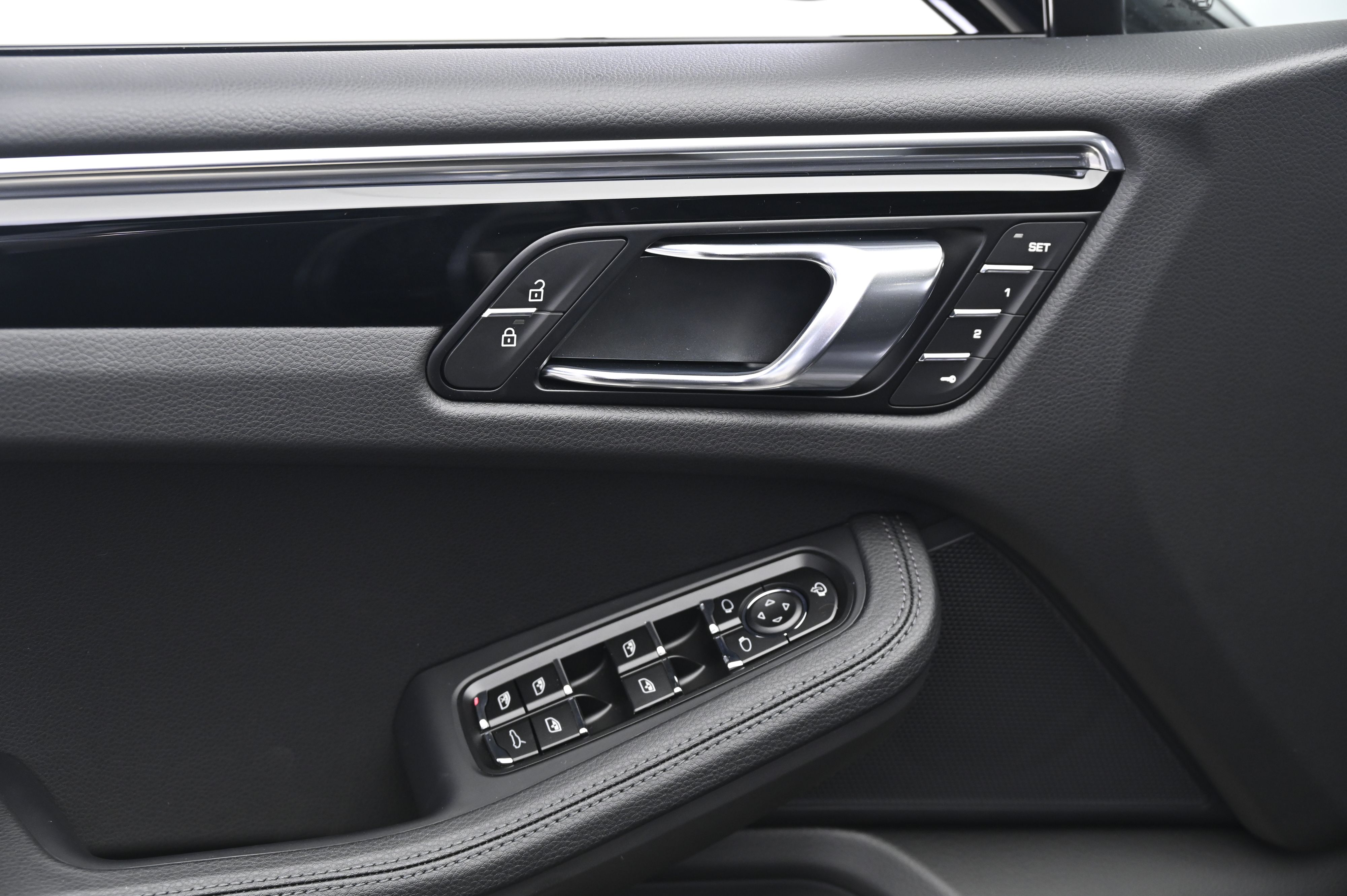 Thumbnail: 2026 Porsche Macan - 27