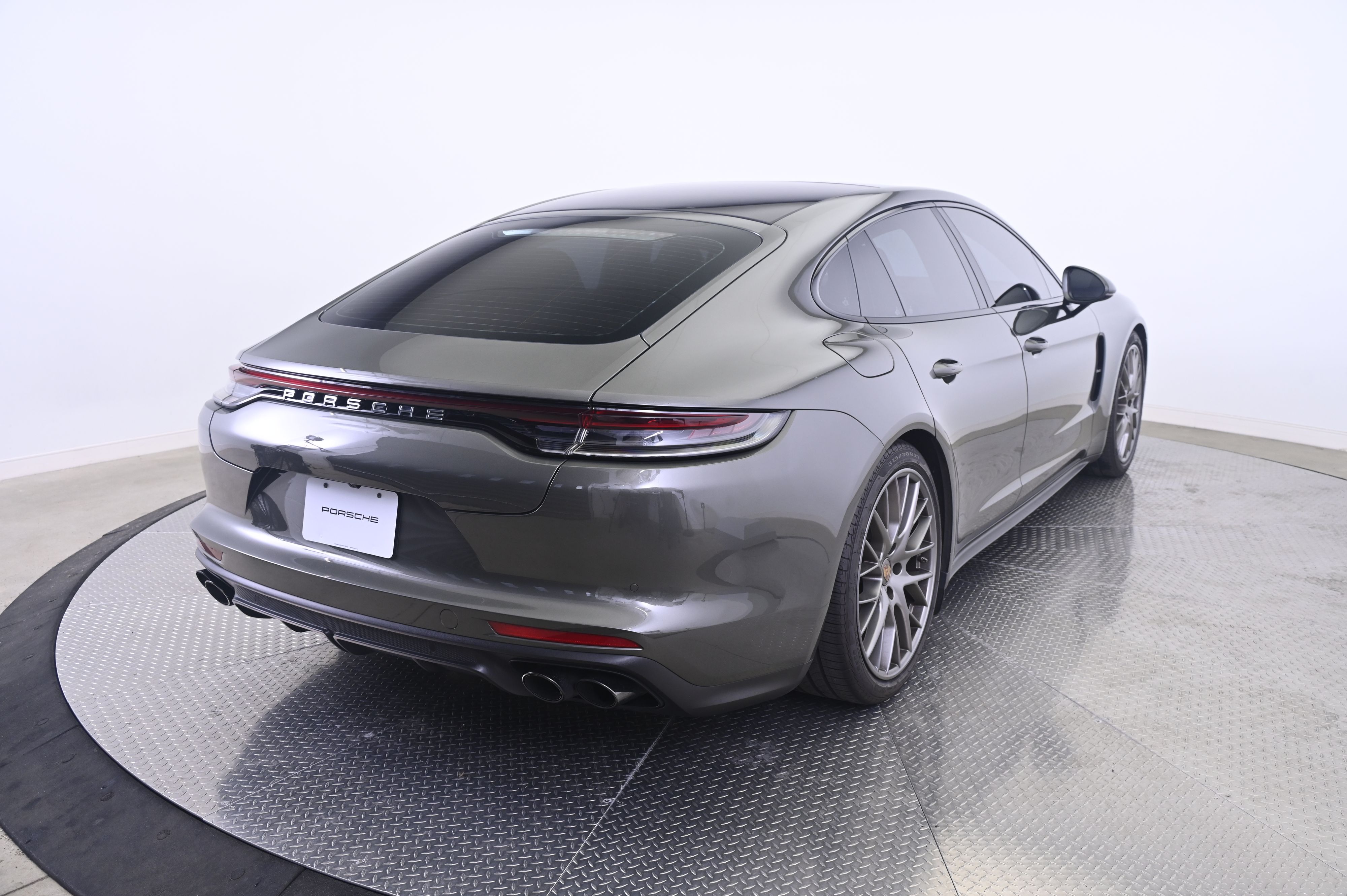 Thumbnail: 2023 Porsche Panamera - 7