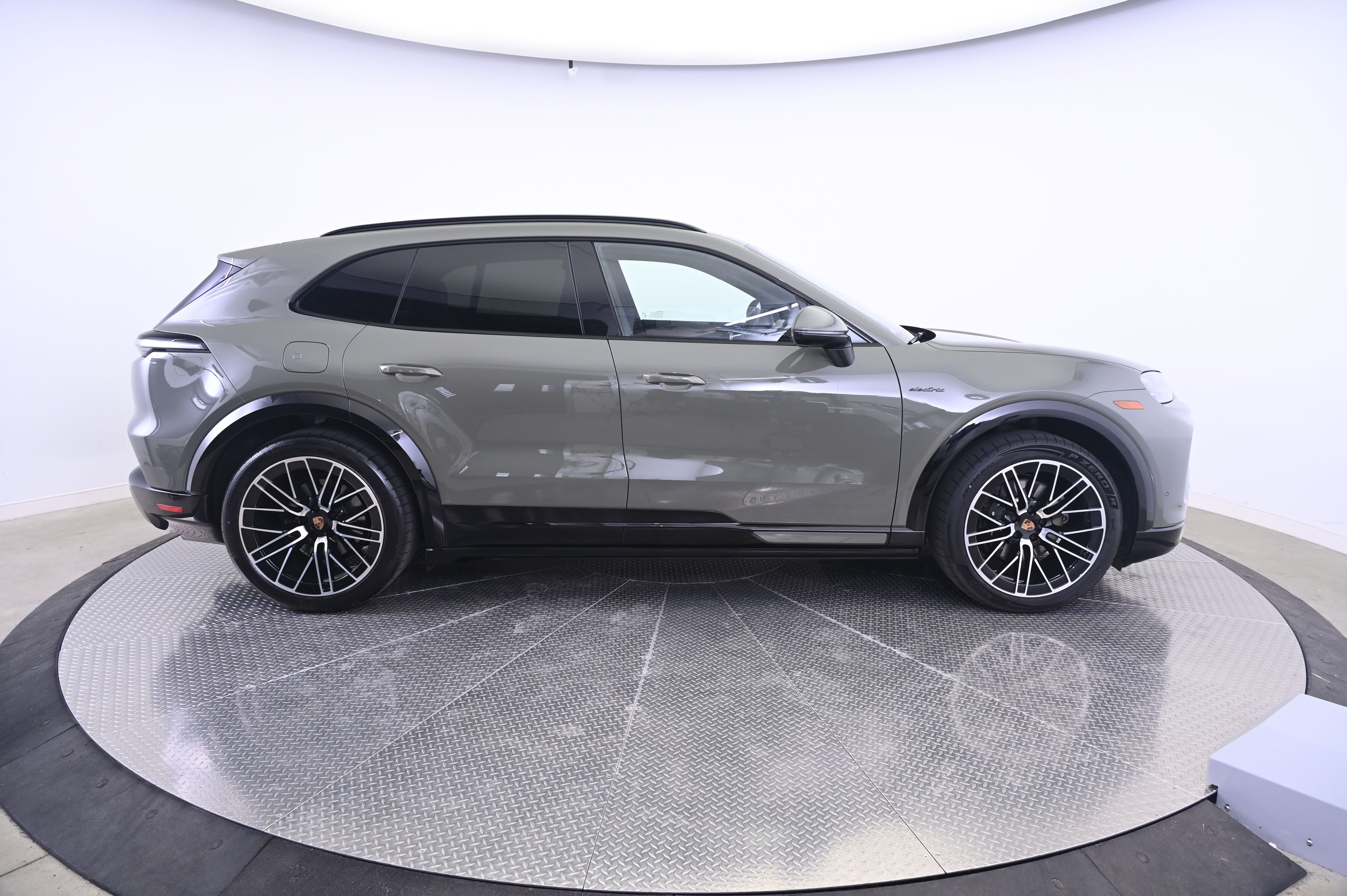 Thumbnail: 2026 Porsche Cayenne - 8